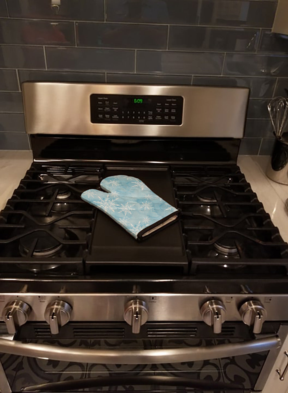 Watercolor Snowflake on Light Blue Oven Mitt Heat Resistant Thick Oven Mitt for Hot Pans and Oven, Kitchen Mitt Protect Hands, Cooking Baking Glove