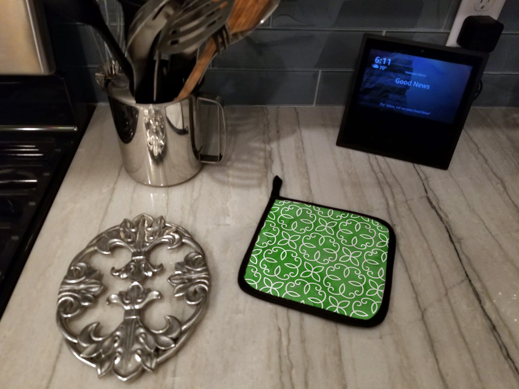 Watercolor Geometric Cirlce on Green Pot Holder Set of 2 Heat Resistant Quilted Hot Pads 7.5 x 7.5 Inch, Insulated Kitchen Trivets for Cooking & Baking