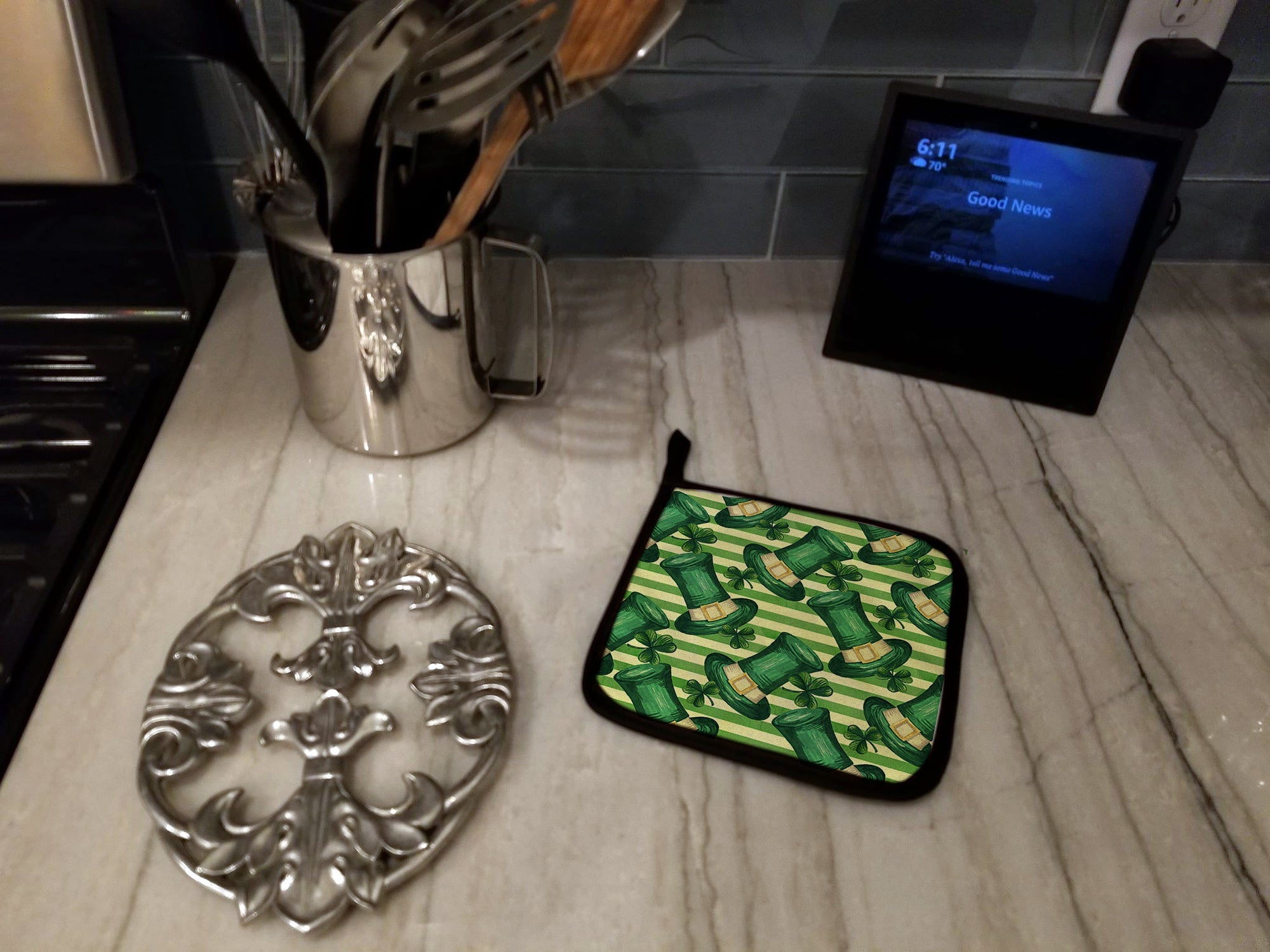 Watercolor St Patrick's Day Leprechan Hat Pot Holder Set of 2 Heat Resistant Quilted Hot Pads 7.5 x 7.5 Inch, Insulated Kitchen Trivets for Cooking & Baking