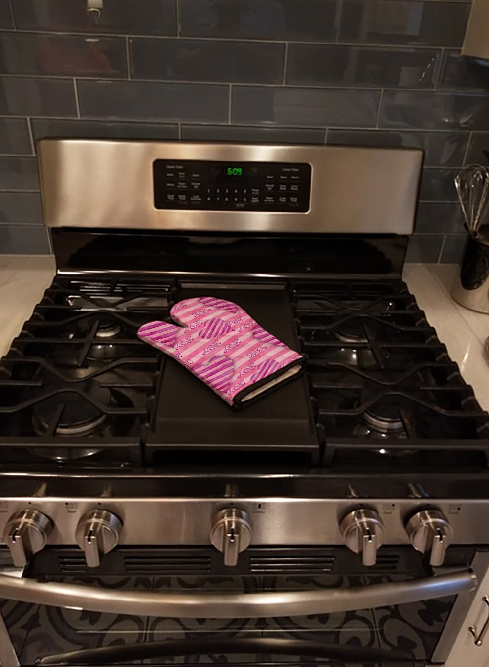 Watercolor Hot Pink Striped Hearts Oven Mitt Heat Resistant Thick Oven Mitt for Hot Pans and Oven, Kitchen Mitt Protect Hands, Cooking Baking Glove