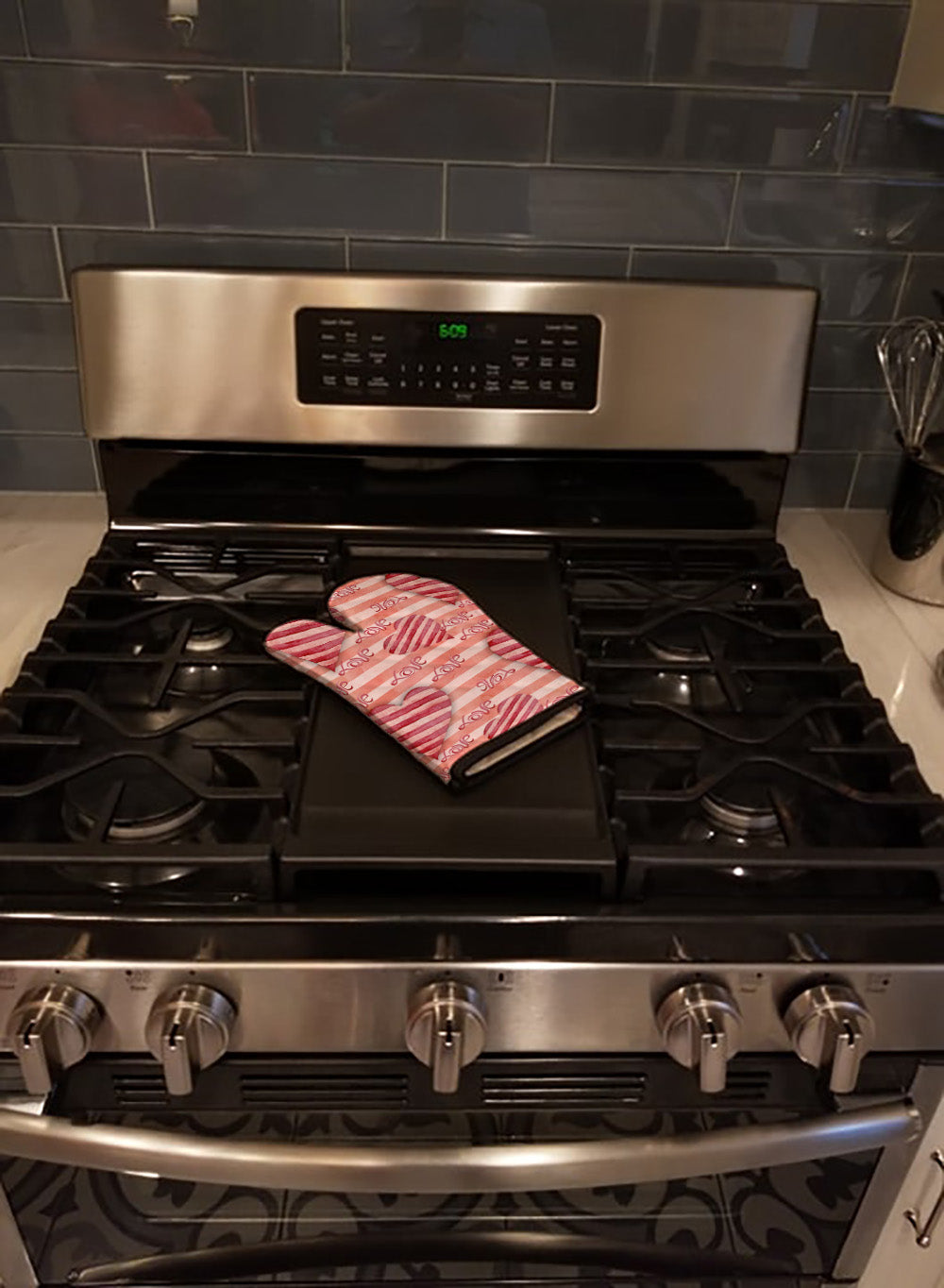 Watercolor Red Striped Hearts Oven Mitt Heat Resistant Thick Oven Mitt for Hot Pans and Oven, Kitchen Mitt Protect Hands, Cooking Baking Glove