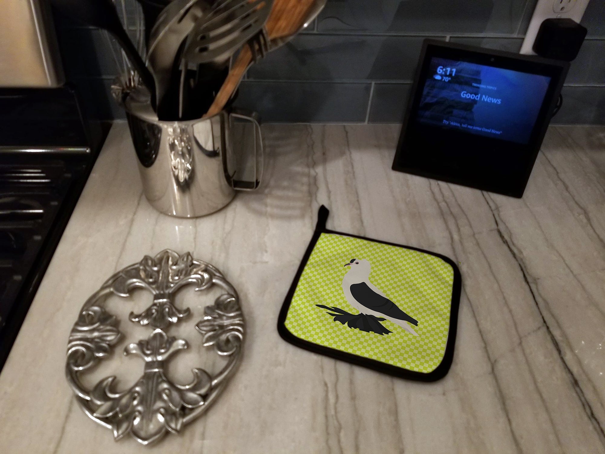 Saxon Fairy Swallow Pigeon Green Pot Holder Set of 2 Heat Resistant Quilted Hot Pads 7.5 x 7.5 Inch, Insulated Kitchen Trivets for Cooking & Baking