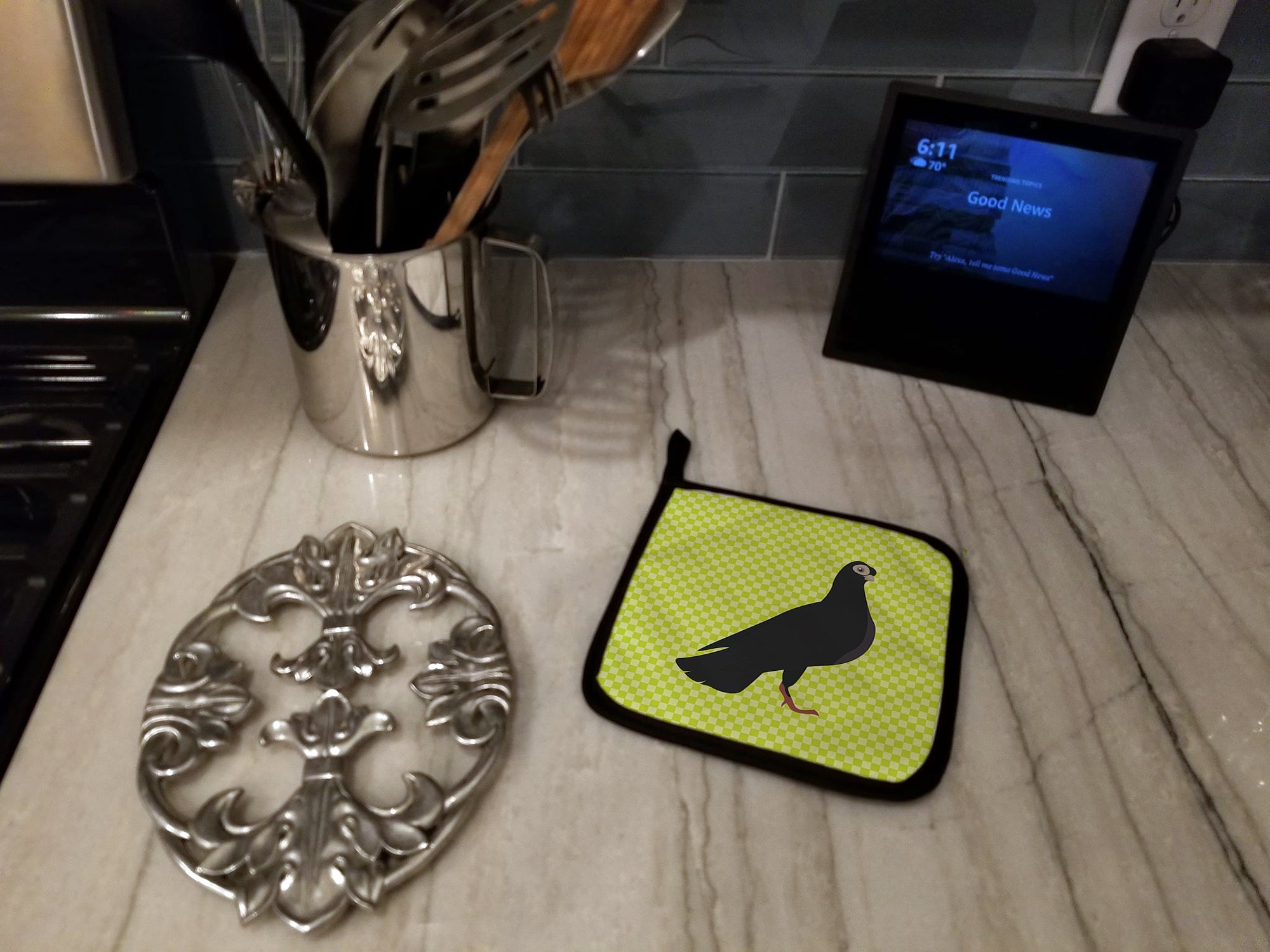 Budapest Highflyer Pigeon Green Pot Holder Set of 2 Heat Resistant Quilted Hot Pads 7.5 x 7.5 Inch, Insulated Kitchen Trivets for Cooking & Baking