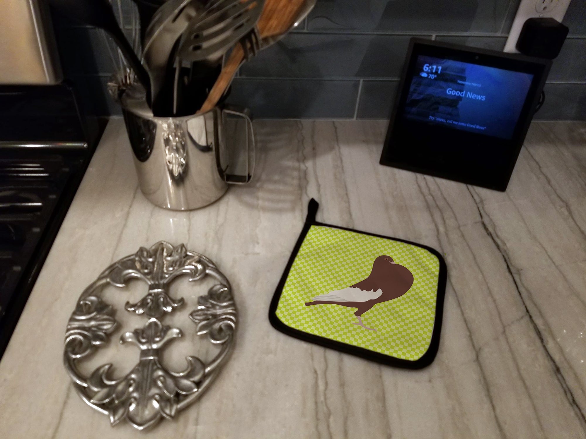 English Pouter Pigeon Green Pot Holder Set of 2 Heat Resistant Quilted Hot Pads 7.5 x 7.5 Inch, Insulated Kitchen Trivets for Cooking & Baking