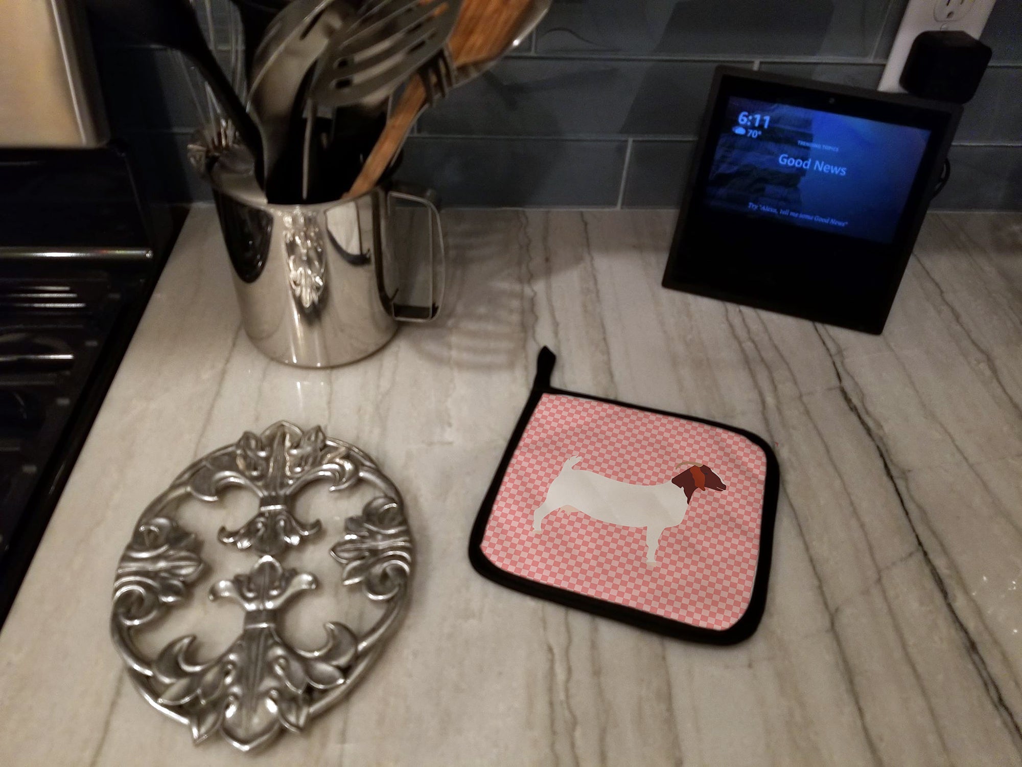 Boer Goat Pink Check Pot Holder Set of 2 Heat Resistant Quilted Hot Pads 7.5 x 7.5 Inch, Insulated Kitchen Trivets for Cooking & Baking