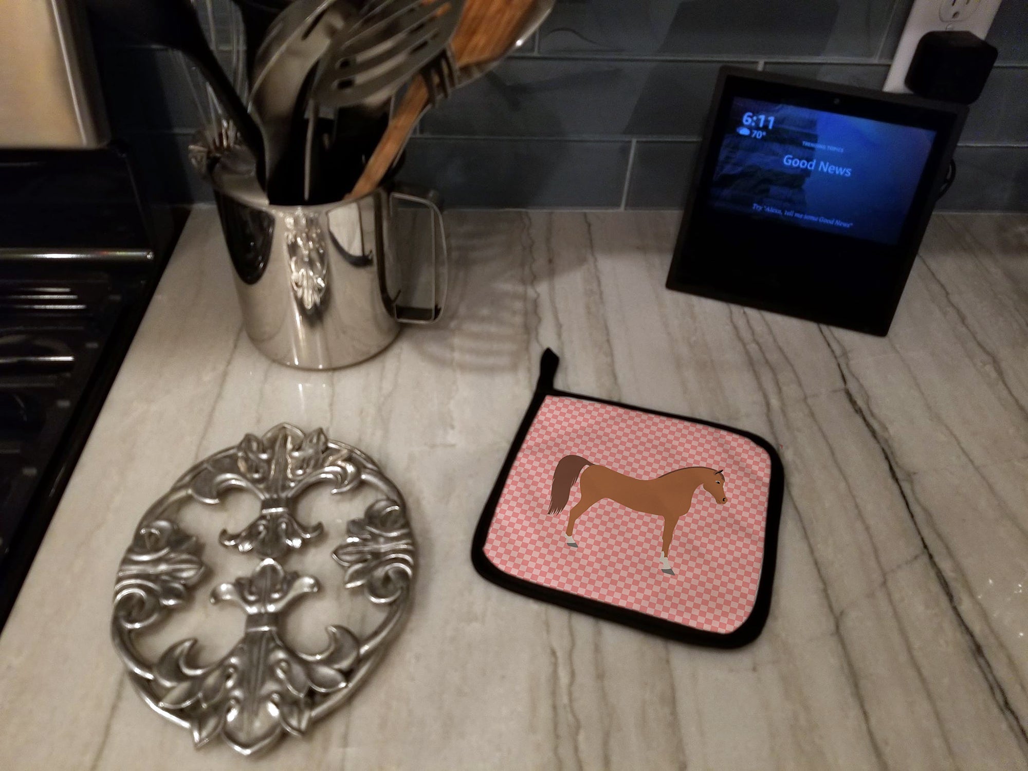 Arabian Horse Pink Check Pot Holder Set of 2 Heat Resistant Quilted Hot Pads 7.5 x 7.5 Inch, Insulated Kitchen Trivets for Cooking & Baking