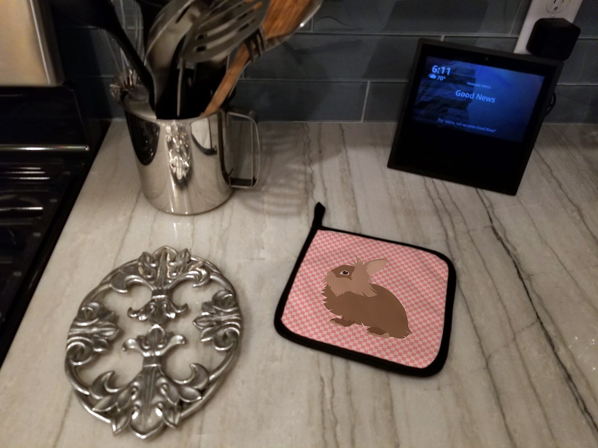 Lionhead Rabbit Pink Check Pot Holder Set of 2 Heat Resistant Quilted Hot Pads 7.5 x 7.5 Inch, Insulated Kitchen Trivets for Cooking & Baking