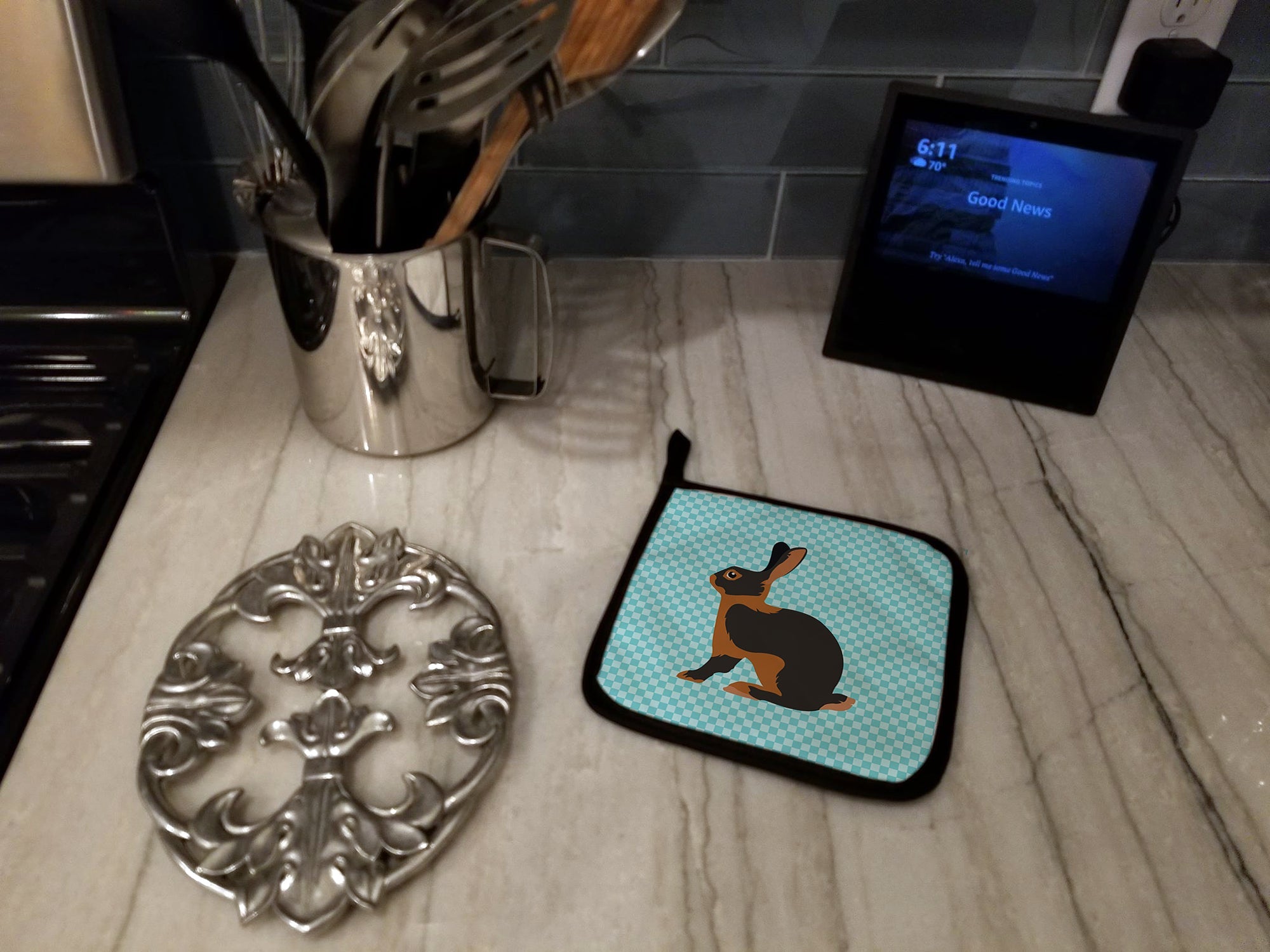 Tan Rabbit Blue Check Pot Holder Set of 2 Heat Resistant Quilted Hot Pads 7.5 x 7.5 Inch, Insulated Kitchen Trivets for Cooking & Baking