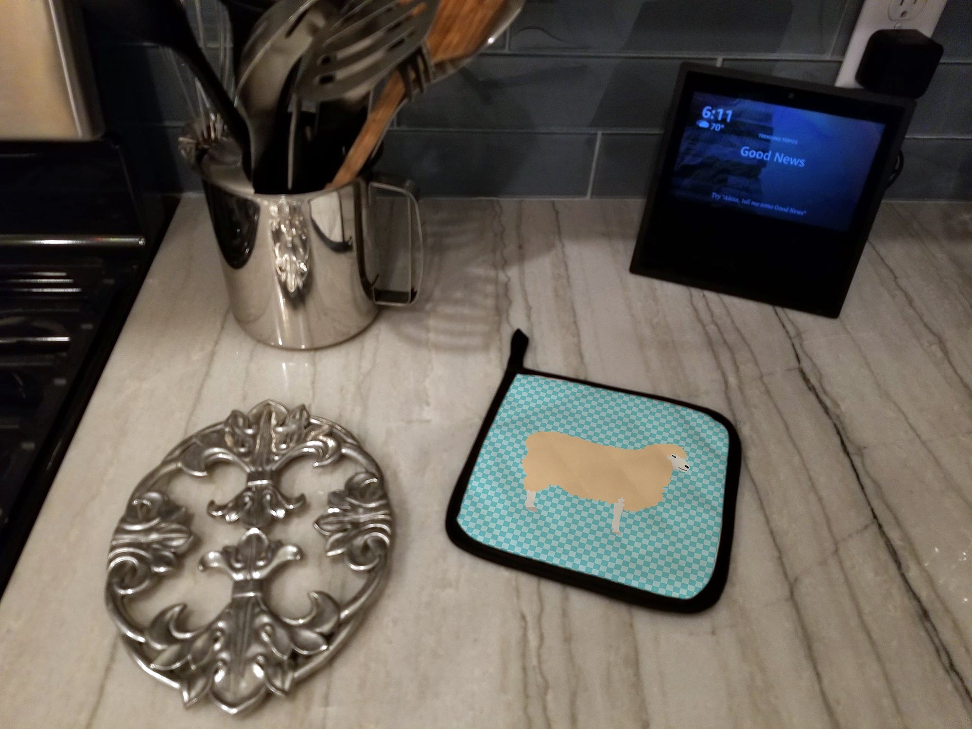 English Leicester Longwool Sheep Blue Check Pot Holder Set of 2 Heat Resistant Quilted Hot Pads 7.5 x 7.5 Inch, Insulated Kitchen Trivets for Cooking & Baking
