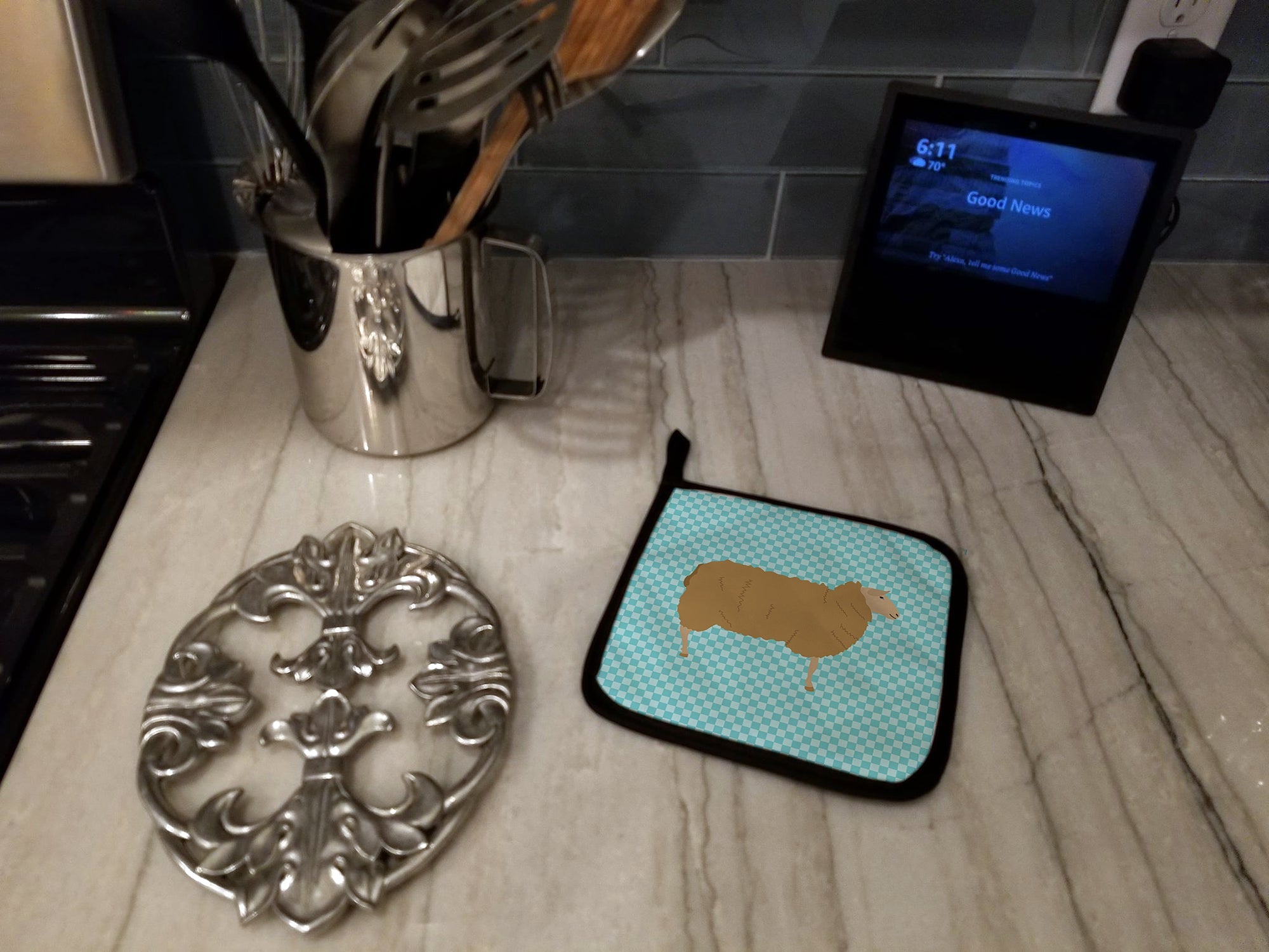 East Friesian Sheep Blue Check Pot Holder Set of 2 Heat Resistant Quilted Hot Pads 7.5 x 7.5 Inch, Insulated Kitchen Trivets for Cooking & Baking