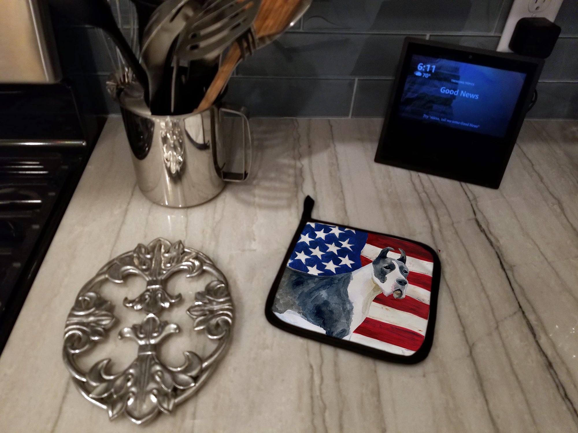Harlequin Great Dane Patriotic Pot Holder Set of 2 Heat Resistant Quilted Hot Pads 7.5 x 7.5 Inch, Insulated Kitchen Trivets for Cooking & Baking
