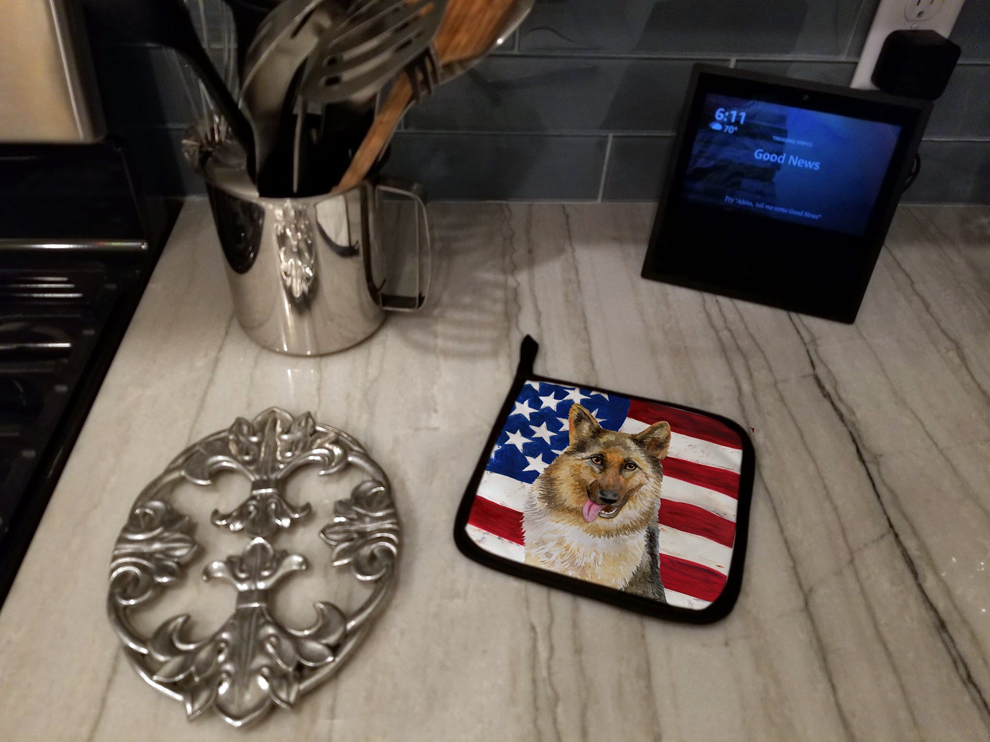 German Shepherd Patriotic Pot Holder Set of 2 Heat Resistant Quilted Hot Pads 7.5 x 7.5 Inch, Insulated Kitchen Trivets for Cooking & Baking
