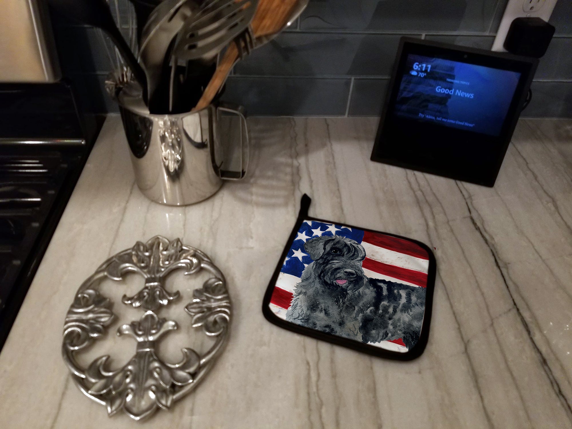 Giant Schnauzer Patriotic Pot Holder Set of 2 Heat Resistant Quilted Hot Pads 7.5 x 7.5 Inch, Insulated Kitchen Trivets for Cooking & Baking