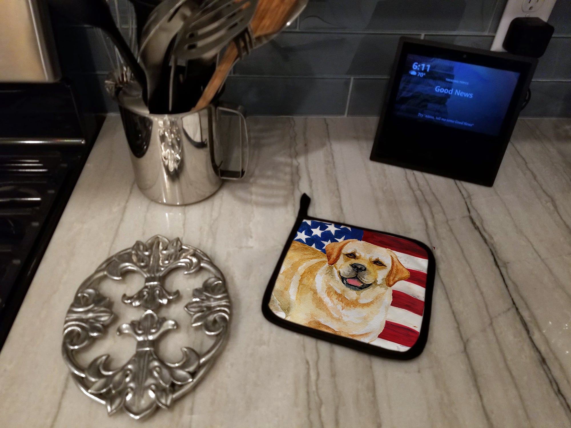Golden Retriever Patriotic Pot Holder Set of 2 Heat Resistant Quilted Hot Pads 7.5 x 7.5 Inch, Insulated Kitchen Trivets for Cooking & Baking
