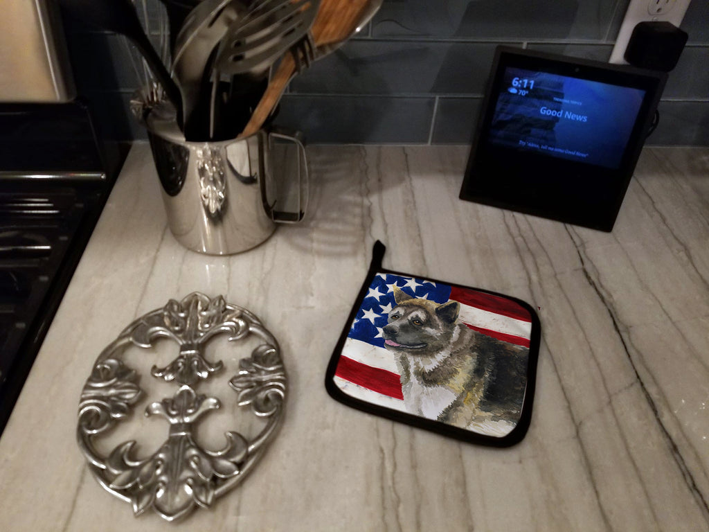 American Akita Patriotic Pot Holder Set of 2 Heat Resistant Quilted Hot Pads 7.5 x 7.5 Inch, Insulated Kitchen Trivets for Cooking & Baking