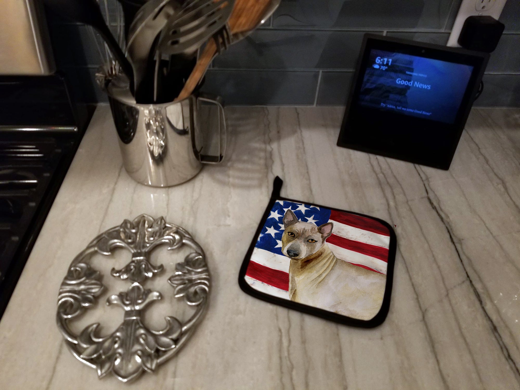 Thai Ridgeback Patriotic Pot Holder Set of 2 Heat Resistant Quilted Hot Pads 7.5 x 7.5 Inch, Insulated Kitchen Trivets for Cooking & Baking