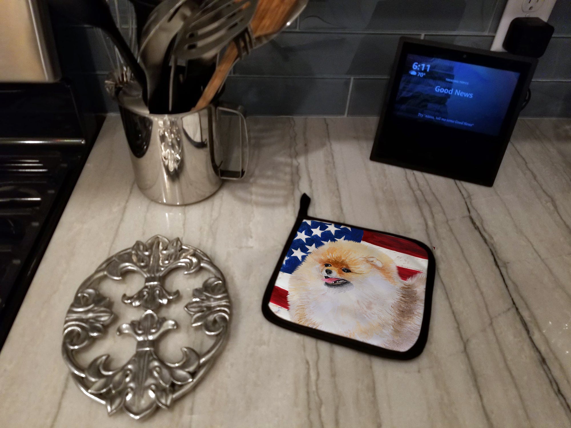 Pomeranian Patriotic Pot Holder Set of 2 Heat Resistant Quilted Hot Pads 7.5 x 7.5 Inch, Insulated Kitchen Trivets for Cooking & Baking