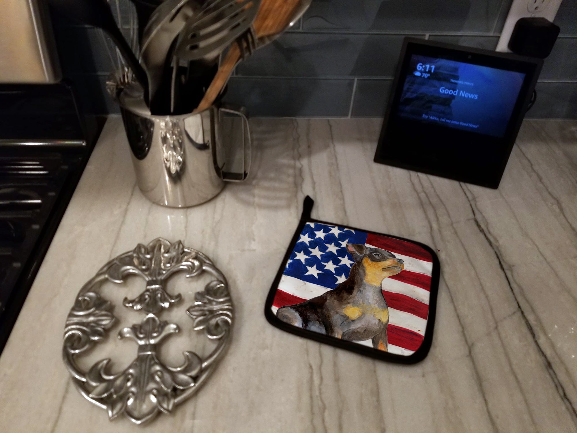 Miniature Pinscher #2 Patriotic Pot Holder Set of 2 Heat Resistant Quilted Hot Pads 7.5 x 7.5 Inch, Insulated Kitchen Trivets for Cooking & Baking