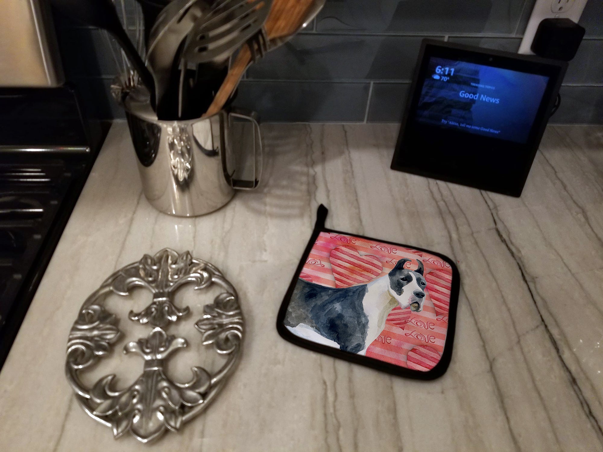 Harlequin Great Dane Love Pot Holder Set of 2 Heat Resistant Quilted Hot Pads 7.5 x 7.5 Inch, Insulated Kitchen Trivets for Cooking & Baking