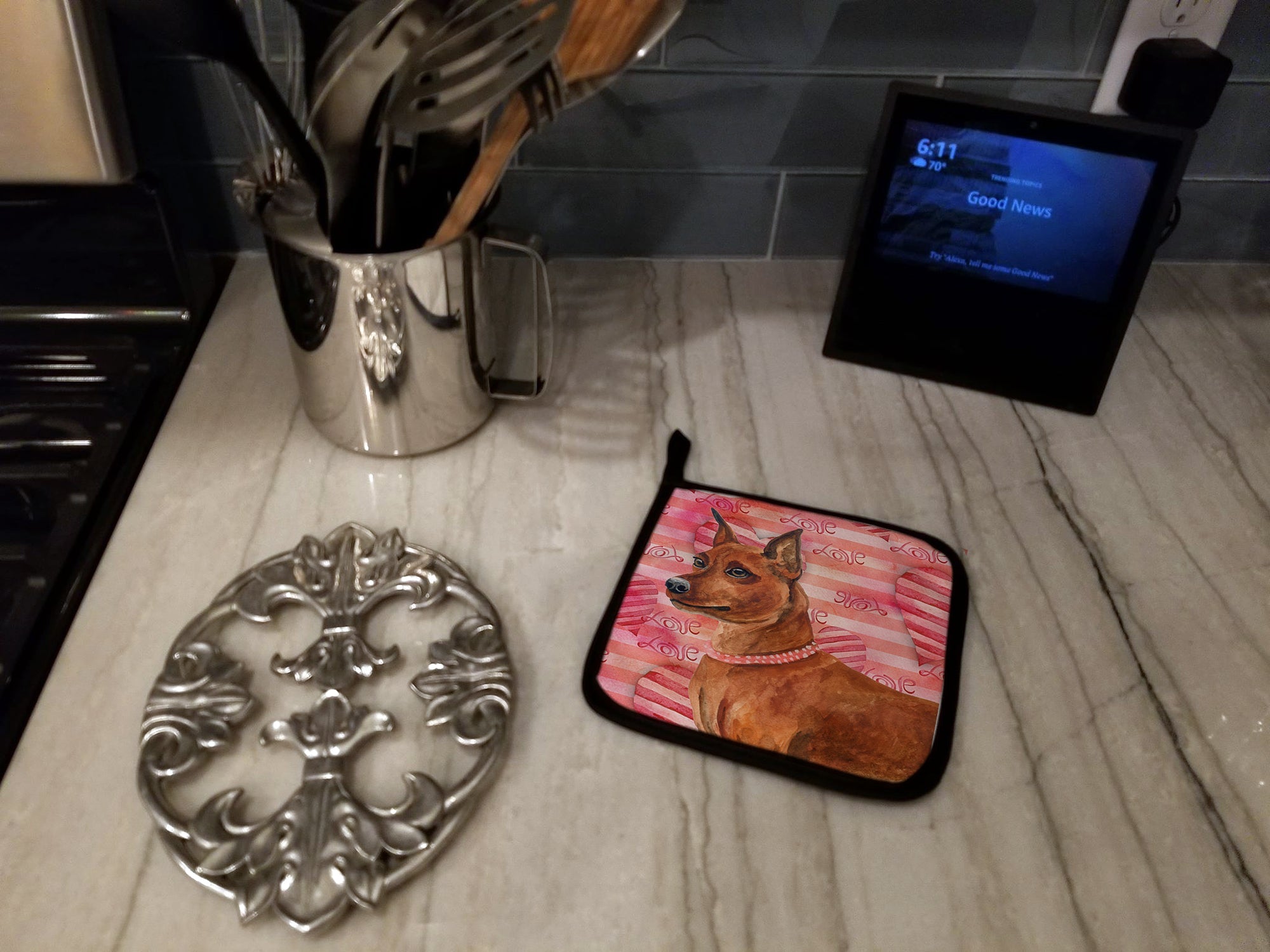 Miniature Pinscher Love Pot Holder Set of 2 Heat Resistant Quilted Hot Pads 7.5 x 7.5 Inch, Insulated Kitchen Trivets for Cooking & Baking