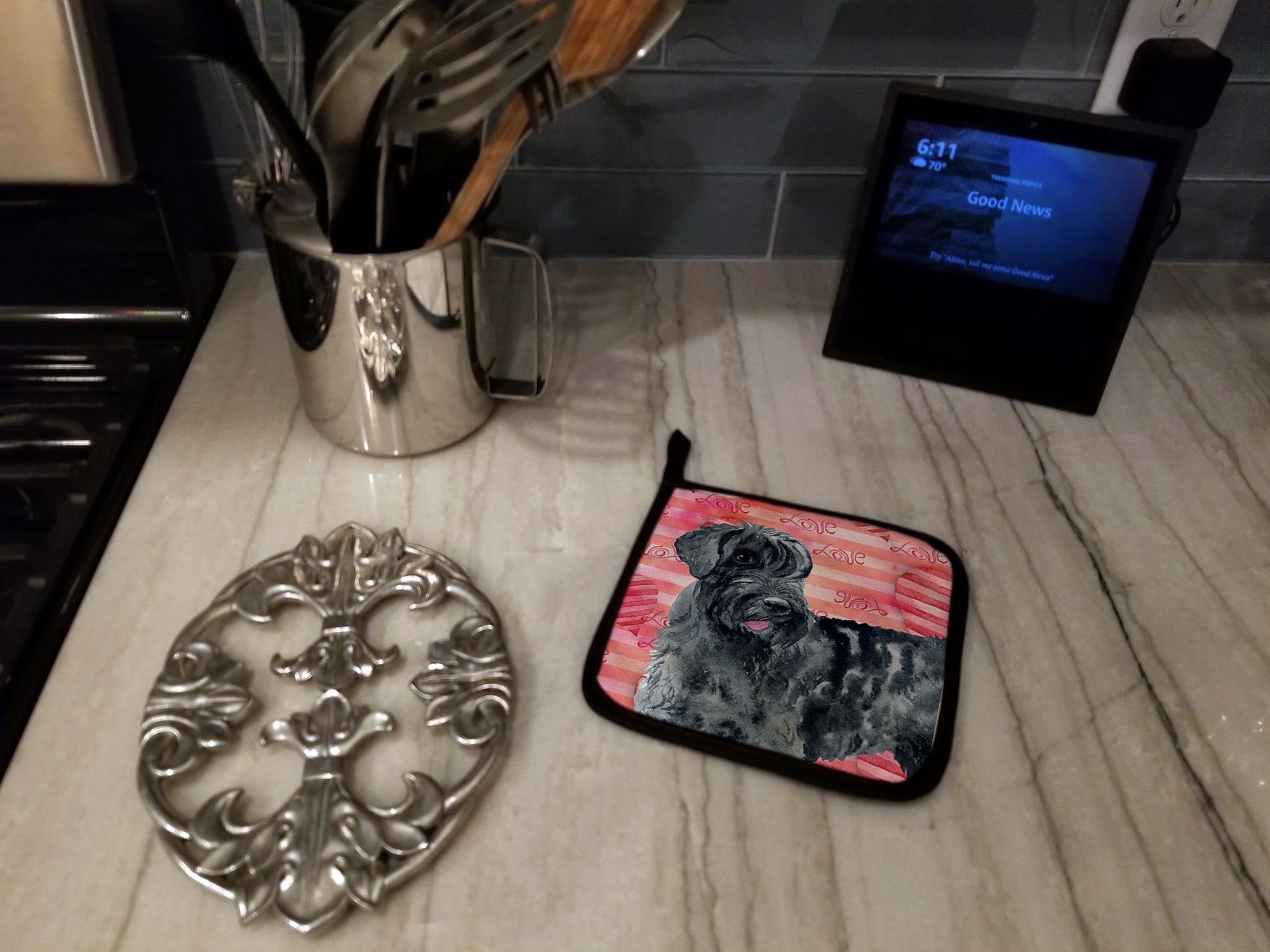 Giant Schnauzer Love Pot Holder Set of 2 Heat Resistant Quilted Hot Pads 7.5 x 7.5 Inch, Insulated Kitchen Trivets for Cooking & Baking