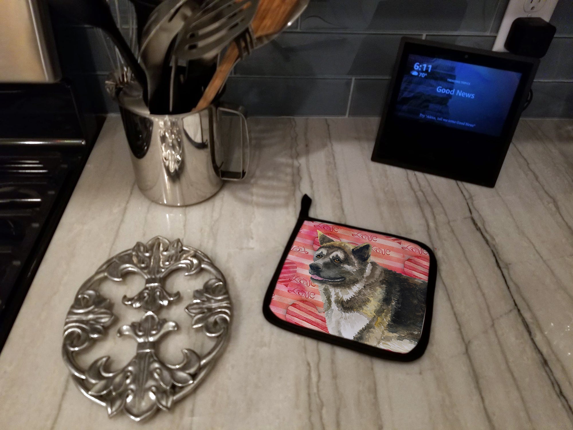 American Akita Love Pot Holder Set of 2 Heat Resistant Quilted Hot Pads 7.5 x 7.5 Inch, Insulated Kitchen Trivets for Cooking & Baking
