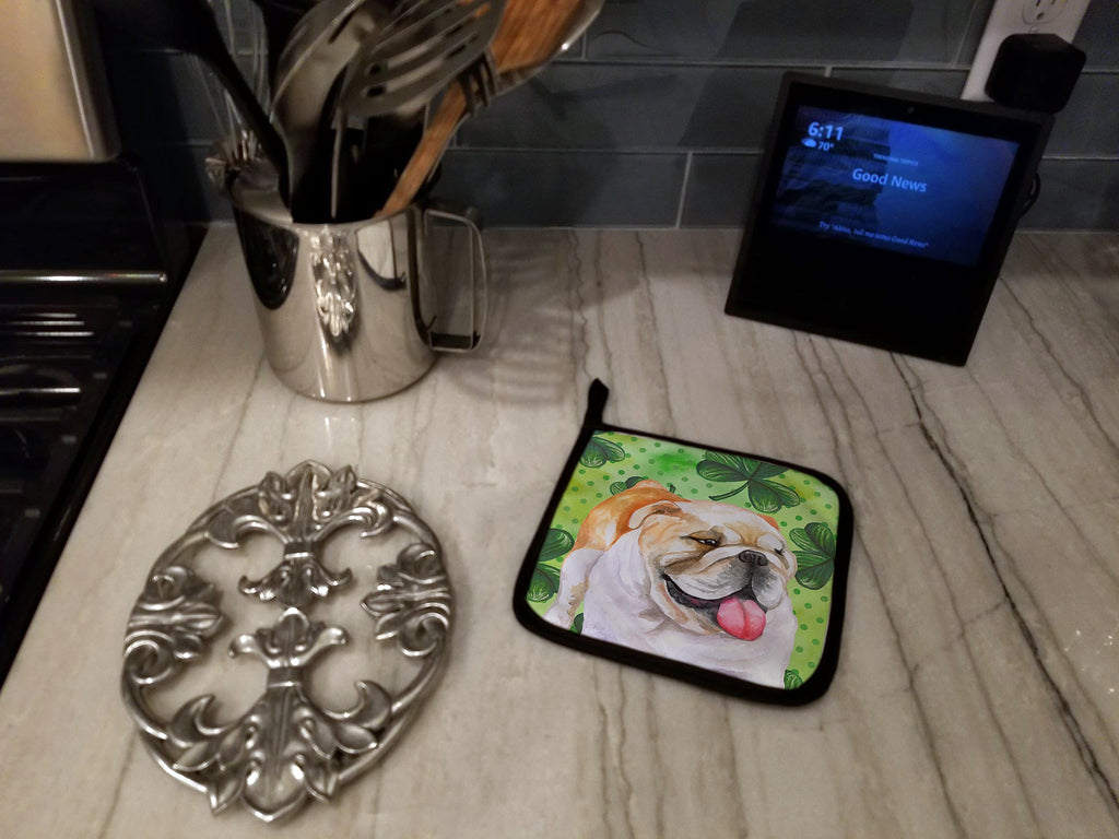 English Bulldog St Patrick's Pot Holder Set of 2 Heat Resistant Quilted Hot Pads 7.5 x 7.5 Inch, Insulated Kitchen Trivets for Cooking & Baking
