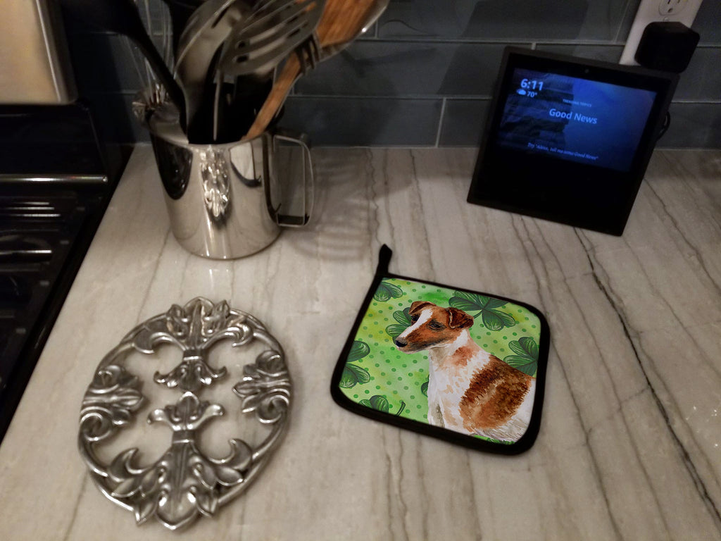 Smooth Fox Terrier St Patrick's Pot Holder Set of 2 Heat Resistant Quilted Hot Pads 7.5 x 7.5 Inch, Insulated Kitchen Trivets for Cooking & Baking