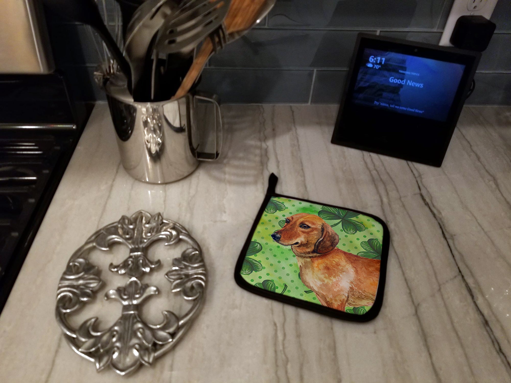 Dachshund St Patrick's Pot Holder Set of 2 Heat Resistant Quilted Hot Pads 7.5 x 7.5 Inch, Insulated Kitchen Trivets for Cooking & Baking