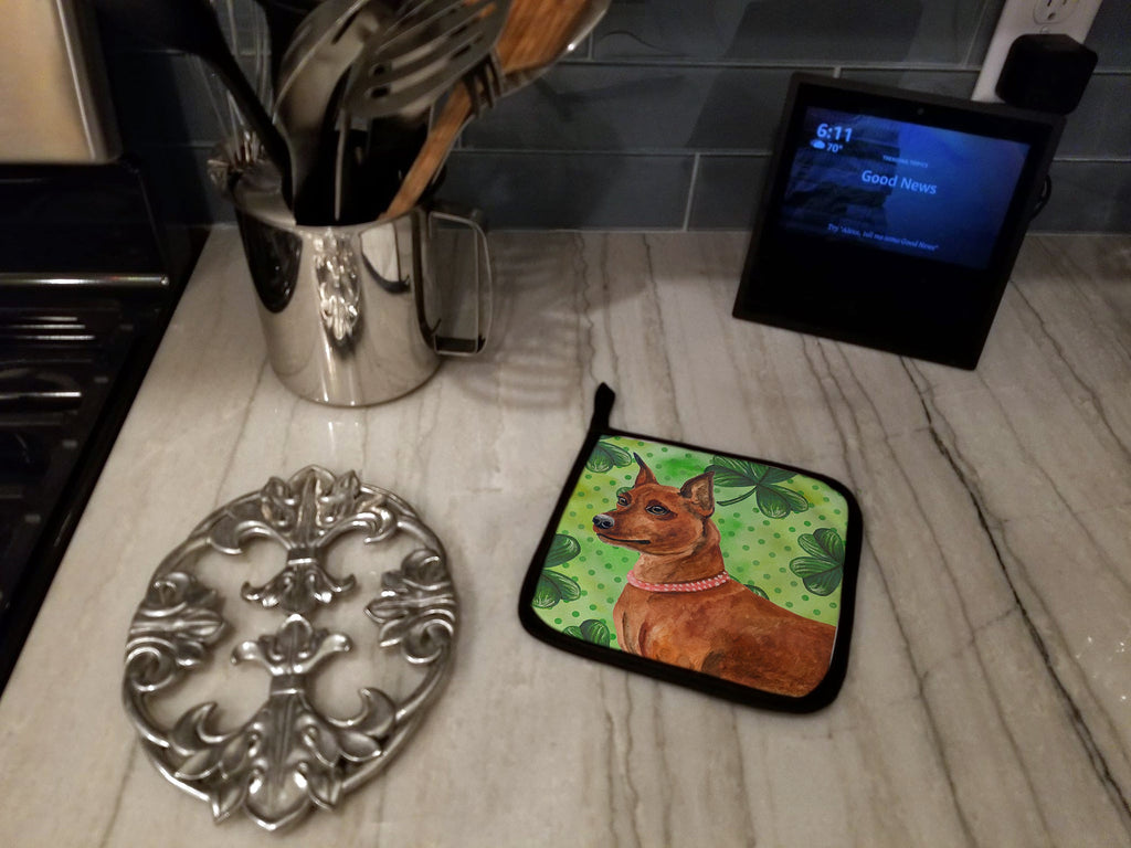 Miniature Pinscher St Patrick's Pot Holder Set of 2 Heat Resistant Quilted Hot Pads 7.5 x 7.5 Inch, Insulated Kitchen Trivets for Cooking & Baking