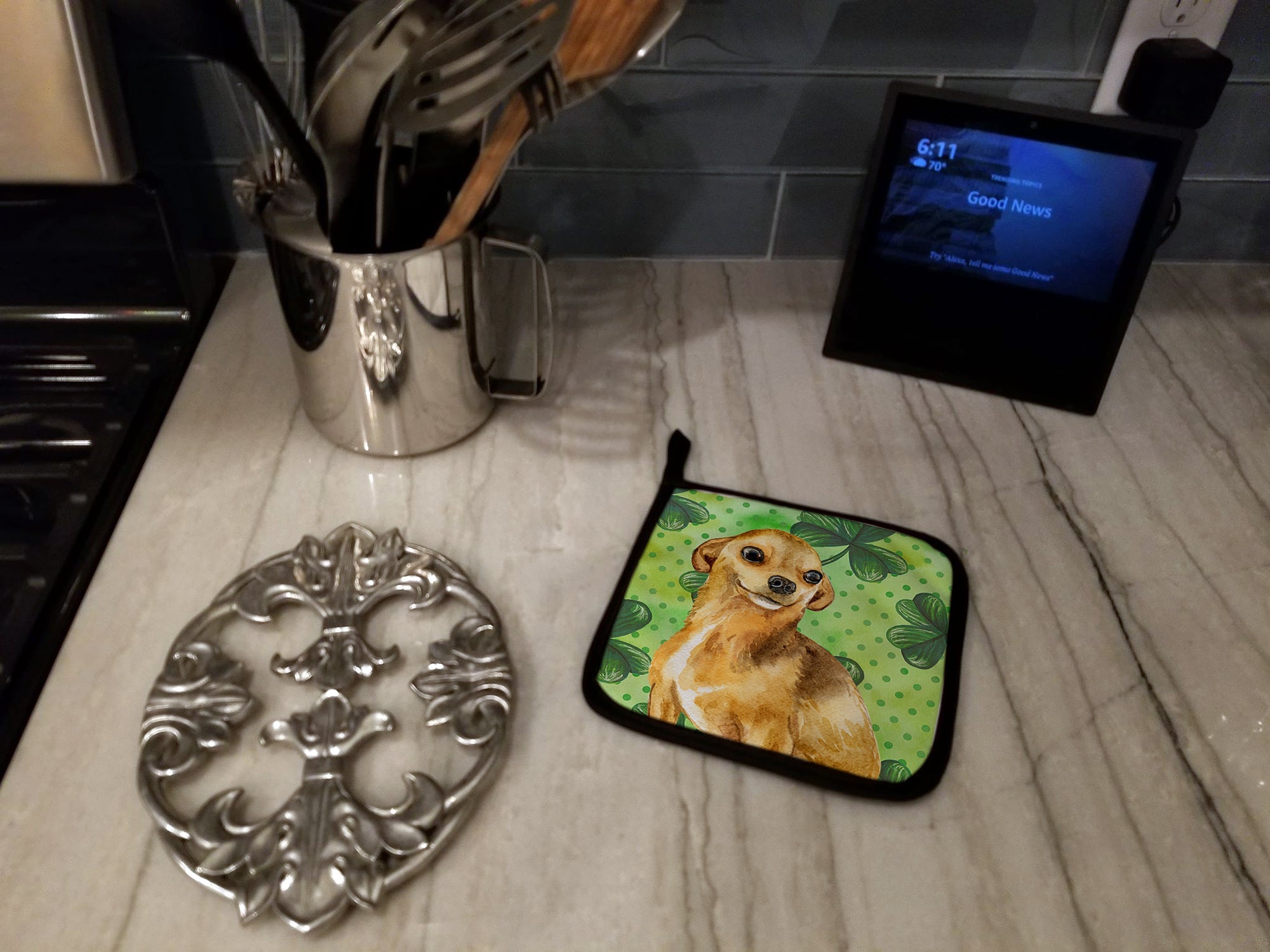 Chihuahua St Patrick's Pot Holder Set of 2 Heat Resistant Quilted Hot Pads 7.5 x 7.5 Inch, Insulated Kitchen Trivets for Cooking & Baking