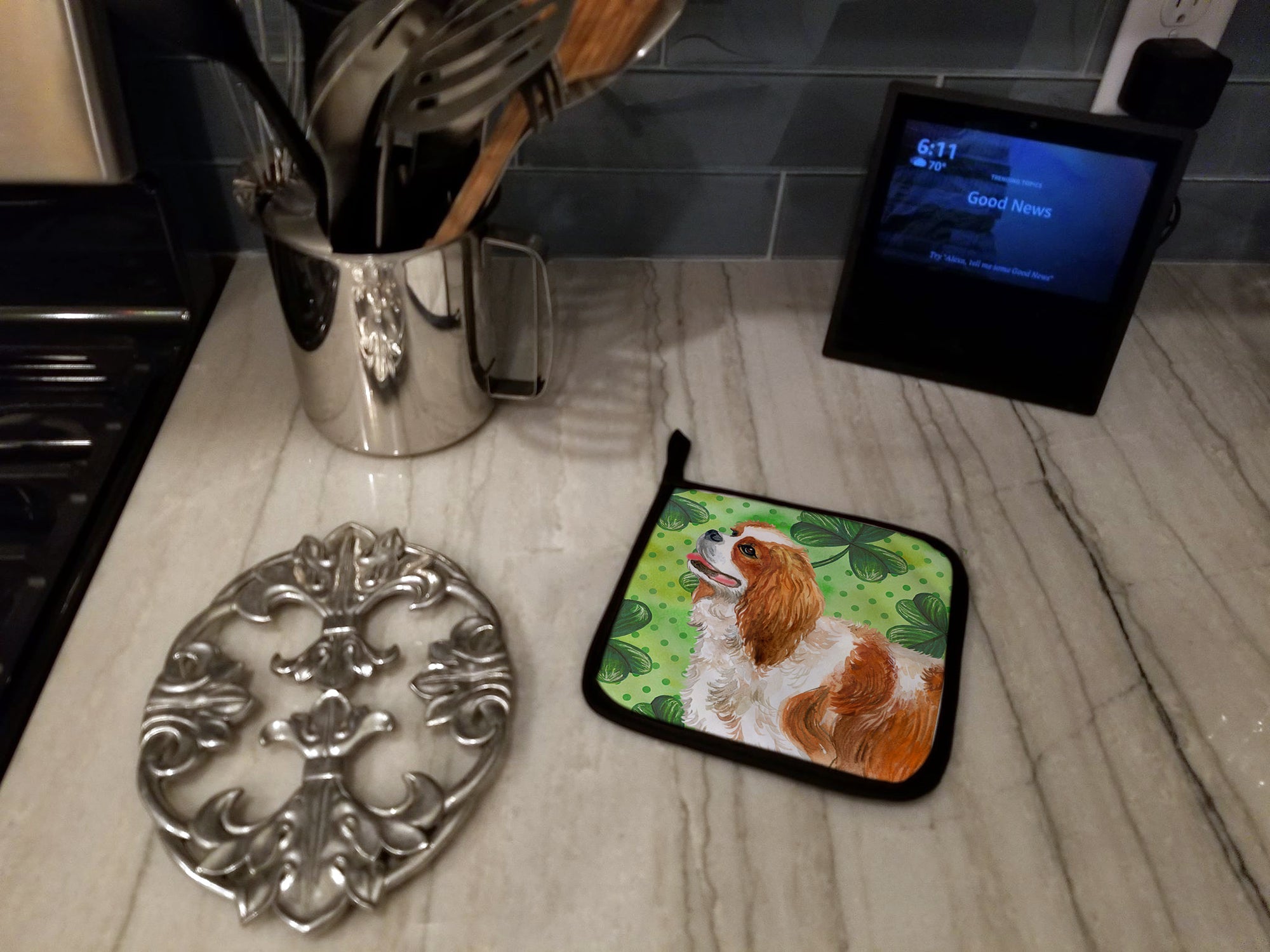 Cavalier Spaniel St Patrick's Pot Holder Set of 2 Heat Resistant Quilted Hot Pads 7.5 x 7.5 Inch, Insulated Kitchen Trivets for Cooking & Baking
