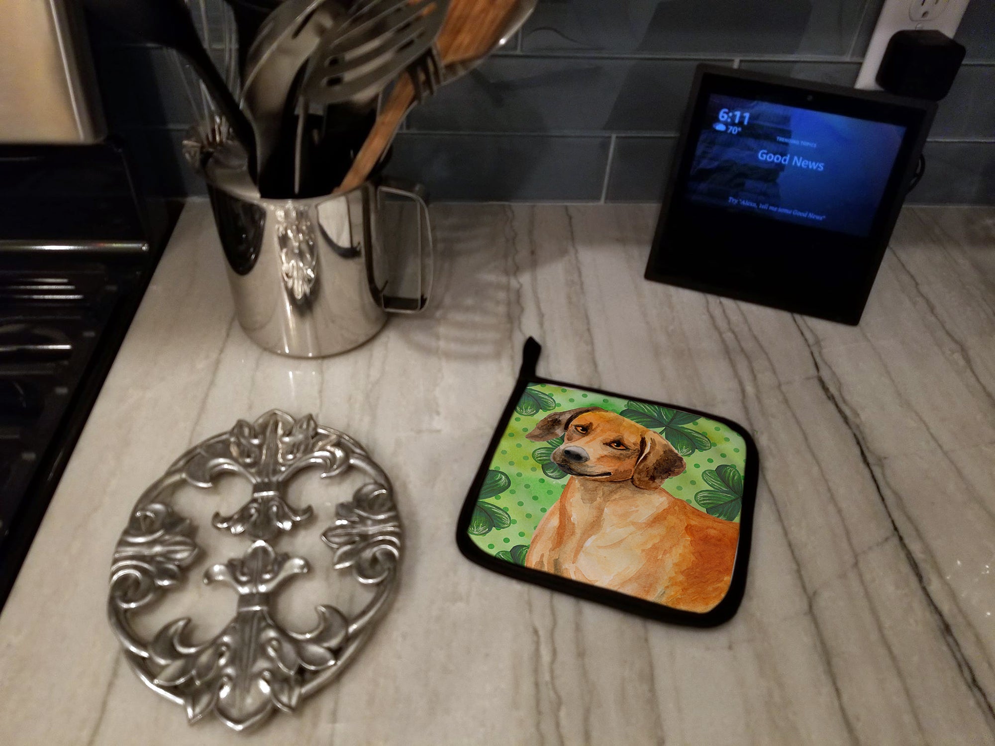 Rhodesian Ridgeback St Patrick's Pot Holder Set of 2 Heat Resistant Quilted Hot Pads 7.5 x 7.5 Inch, Insulated Kitchen Trivets for Cooking & Baking