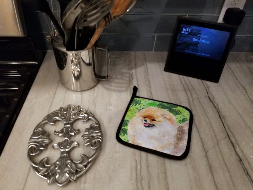 Pomeranian St Patrick's Pot Holder Set of 2 Heat Resistant Quilted Hot Pads 7.5 x 7.5 Inch, Insulated Kitchen Trivets for Cooking & Baking
