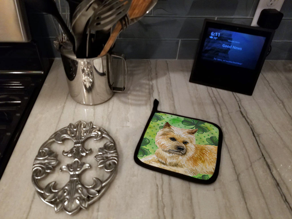 Cairn Terrier St Patrick's Pot Holder Set of 2 Heat Resistant Quilted Hot Pads 7.5 x 7.5 Inch, Insulated Kitchen Trivets for Cooking & Baking