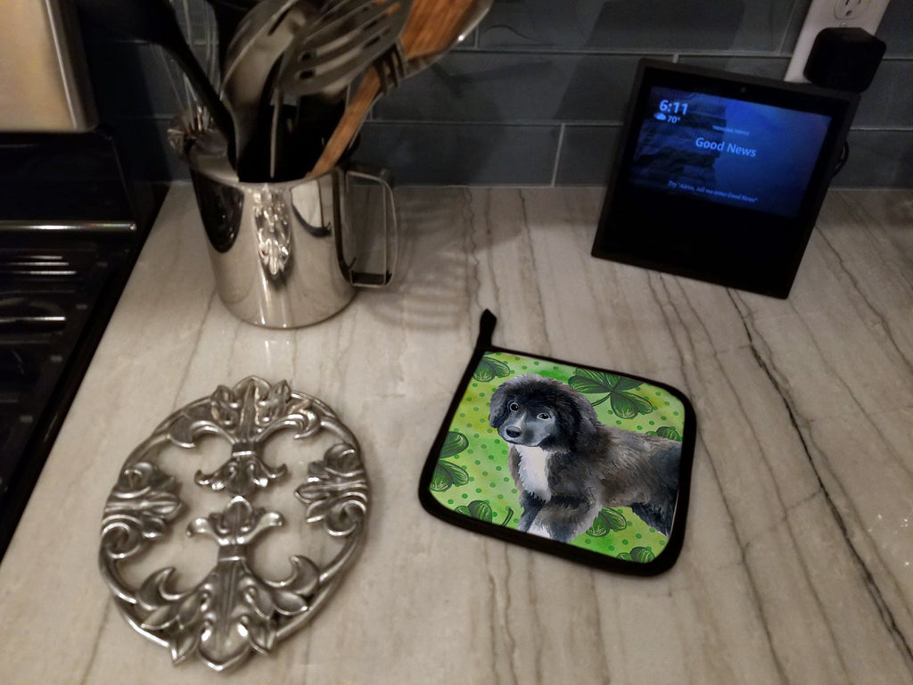 Newfoundland Puppy St Patrick's Pot Holder Set of 2 Heat Resistant Quilted Hot Pads 7.5 x 7.5 Inch, Insulated Kitchen Trivets for Cooking & Baking