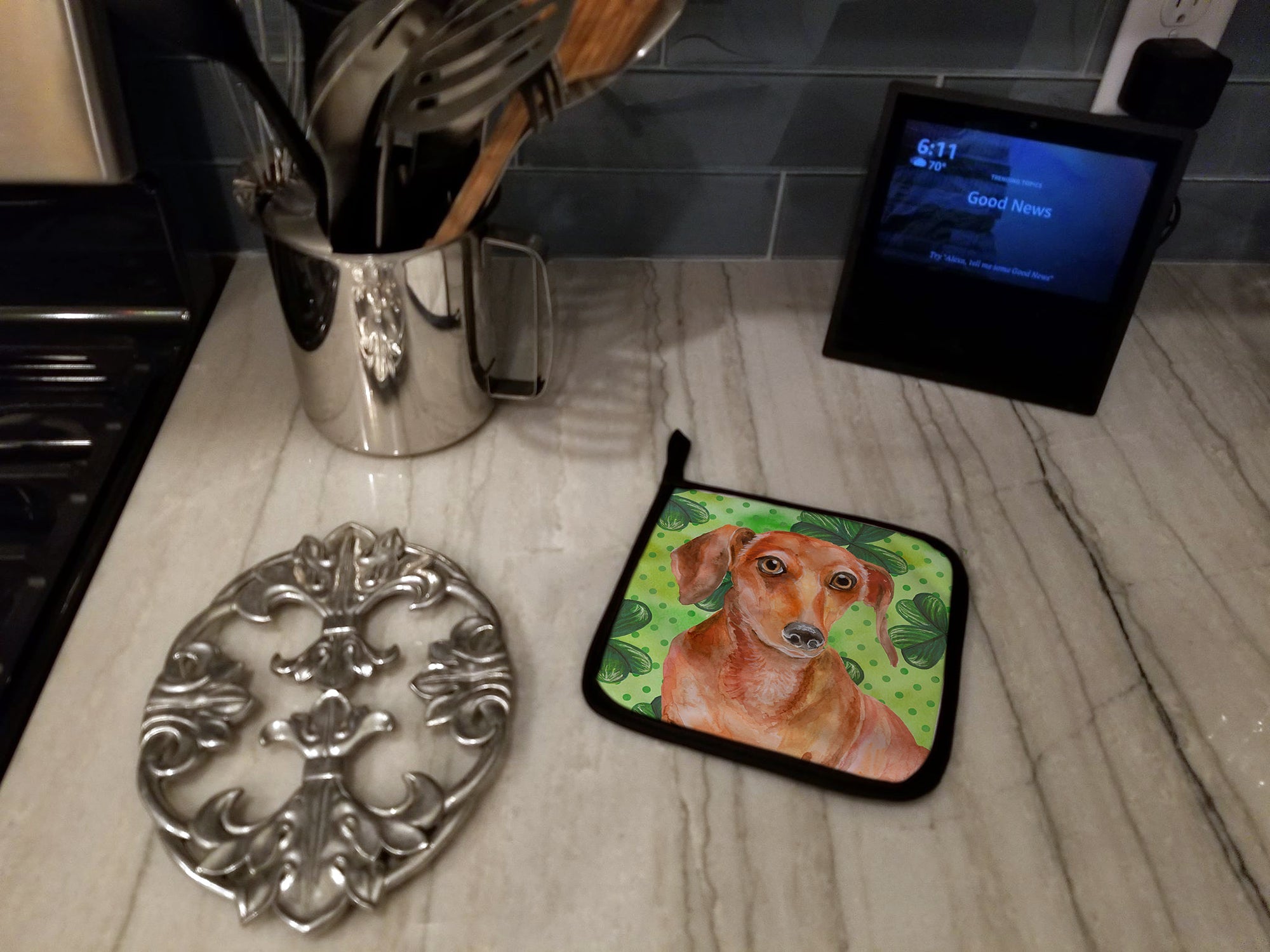Red Dachshund St Patrick's Pot Holder Set of 2 Heat Resistant Quilted Hot Pads 7.5 x 7.5 Inch, Insulated Kitchen Trivets for Cooking & Baking