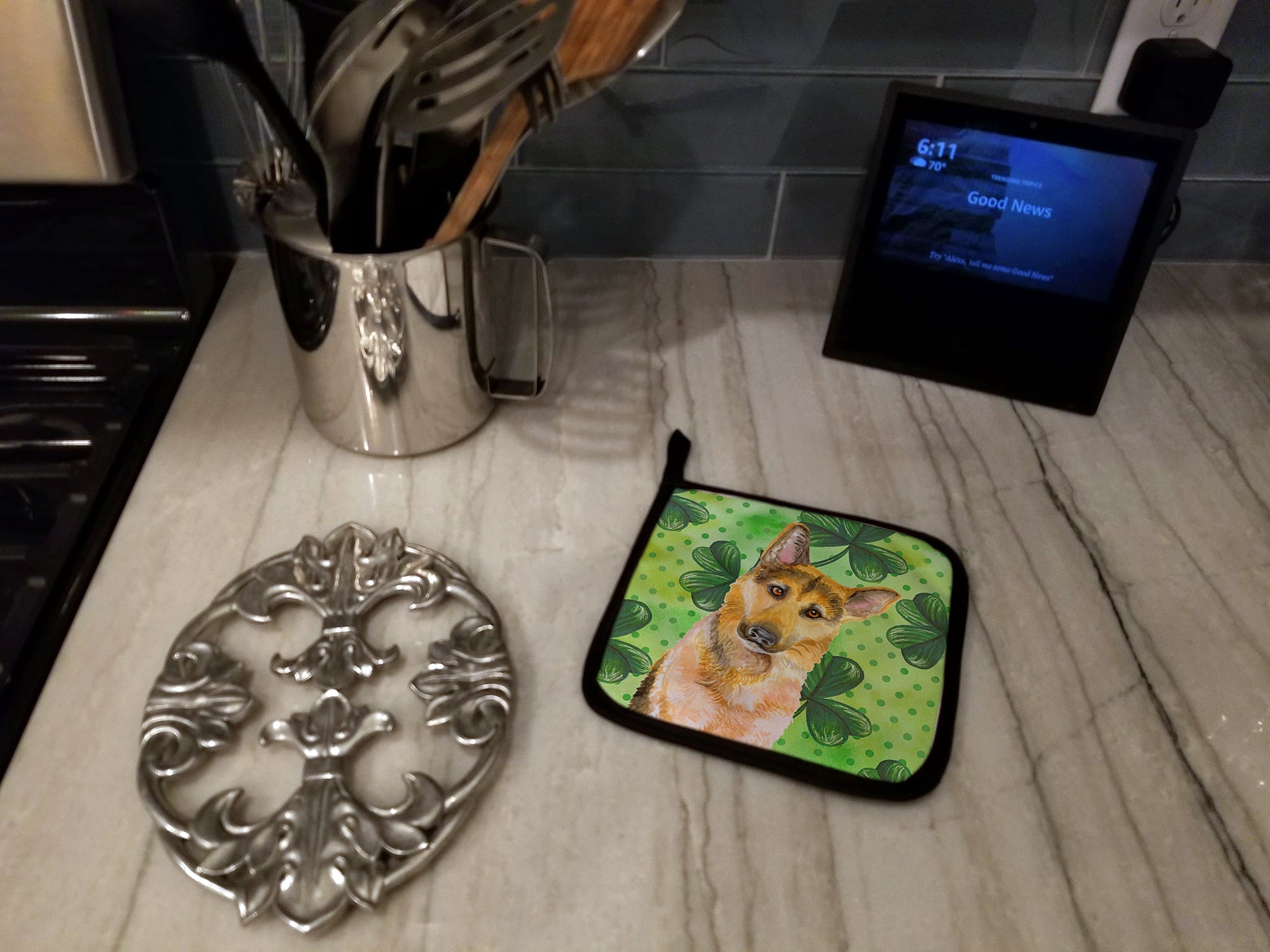 German Shepherd #2 St Patrick's Pot Holder Set of 2 Heat Resistant Quilted Hot Pads 7.5 x 7.5 Inch, Insulated Kitchen Trivets for Cooking & Baking
