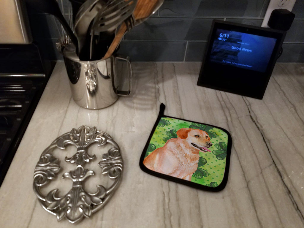 Labrador Retriever St Patrick's Pot Holder Set of 2 Heat Resistant Quilted Hot Pads 7.5 x 7.5 Inch, Insulated Kitchen Trivets for Cooking & Baking