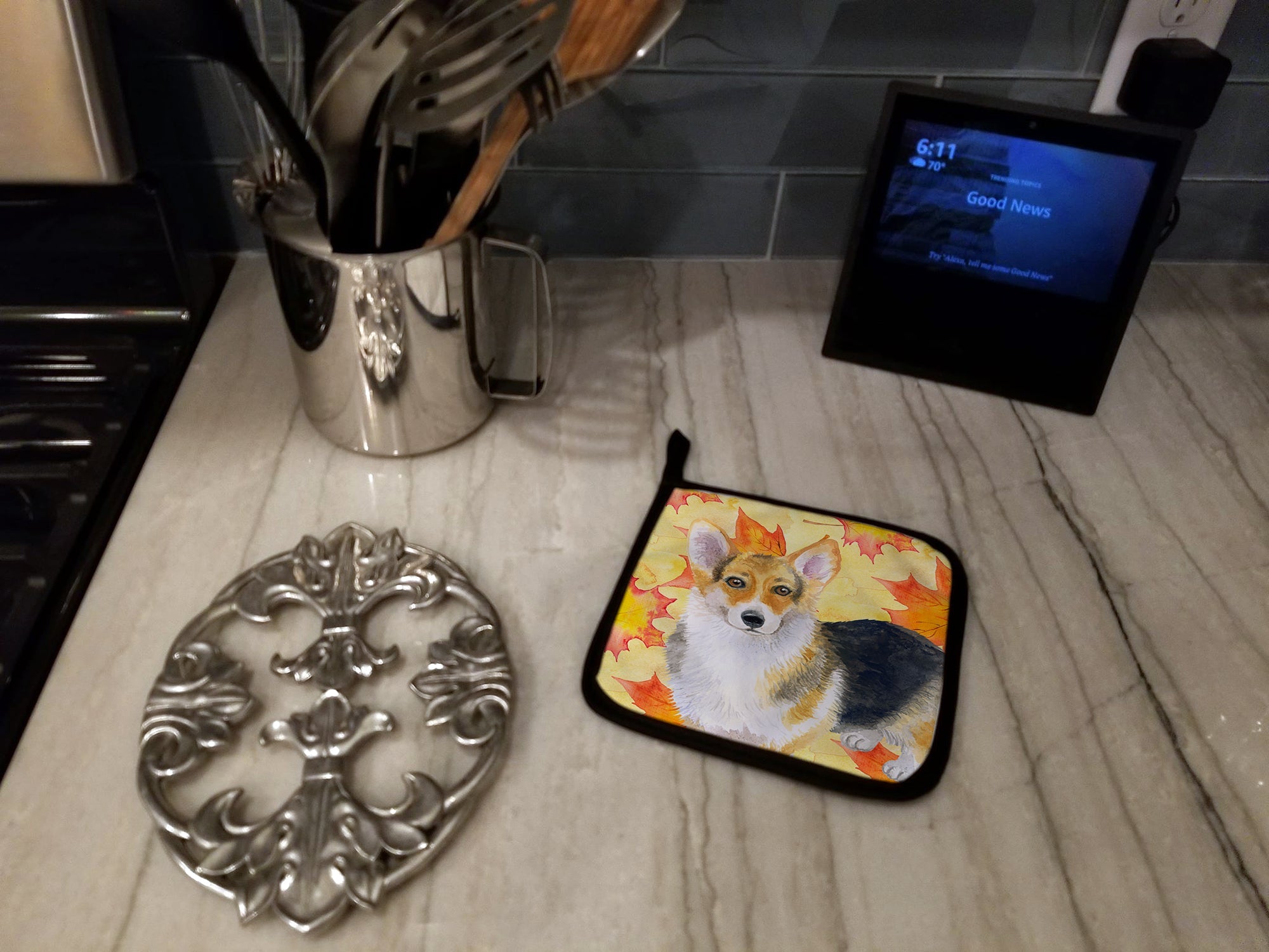 Pembroke Corgi Fall Pot Holder Set of 2 Heat Resistant Quilted Hot Pads 7.5 x 7.5 Inch, Insulated Kitchen Trivets for Cooking & Baking