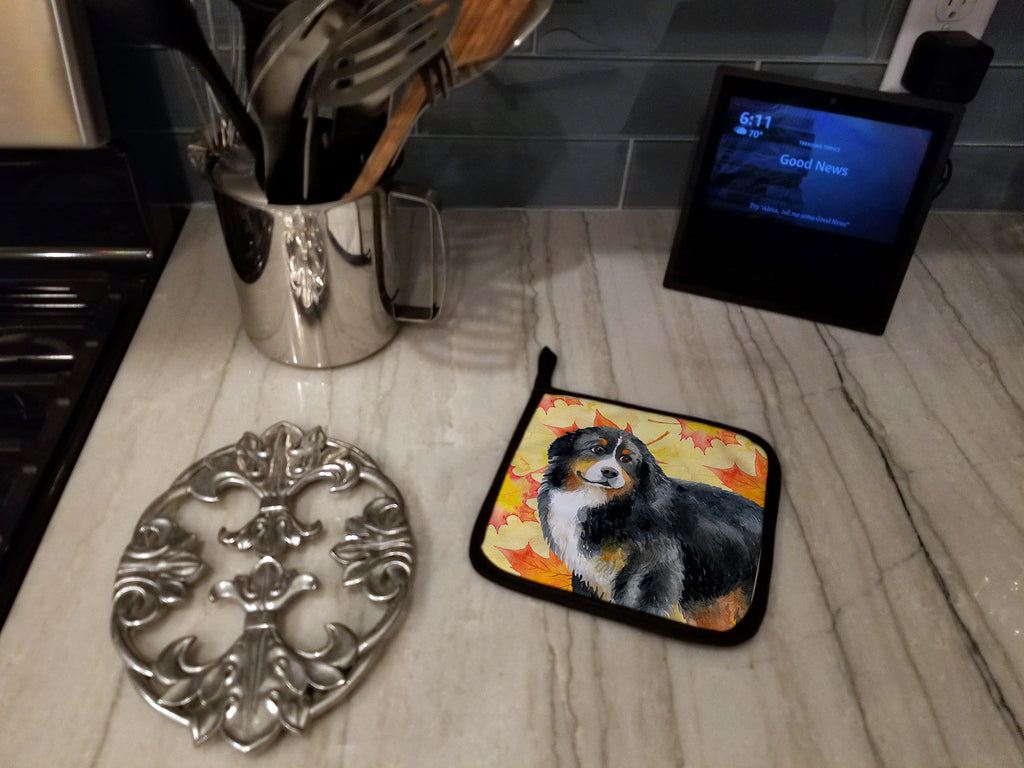 Bernese Mountain Dog Fall Pot Holder Set of 2 Heat Resistant Quilted Hot Pads 7.5 x 7.5 Inch, Insulated Kitchen Trivets for Cooking & Baking