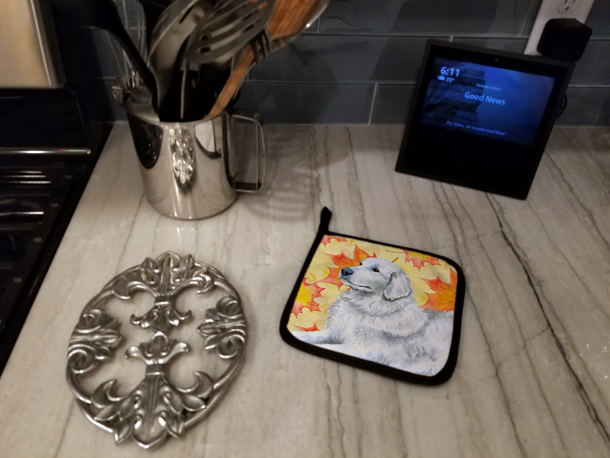 Maremma Sheepdog Fall Pot Holder Set of 2 Heat Resistant Quilted Hot Pads 7.5 x 7.5 Inch, Insulated Kitchen Trivets for Cooking & Baking