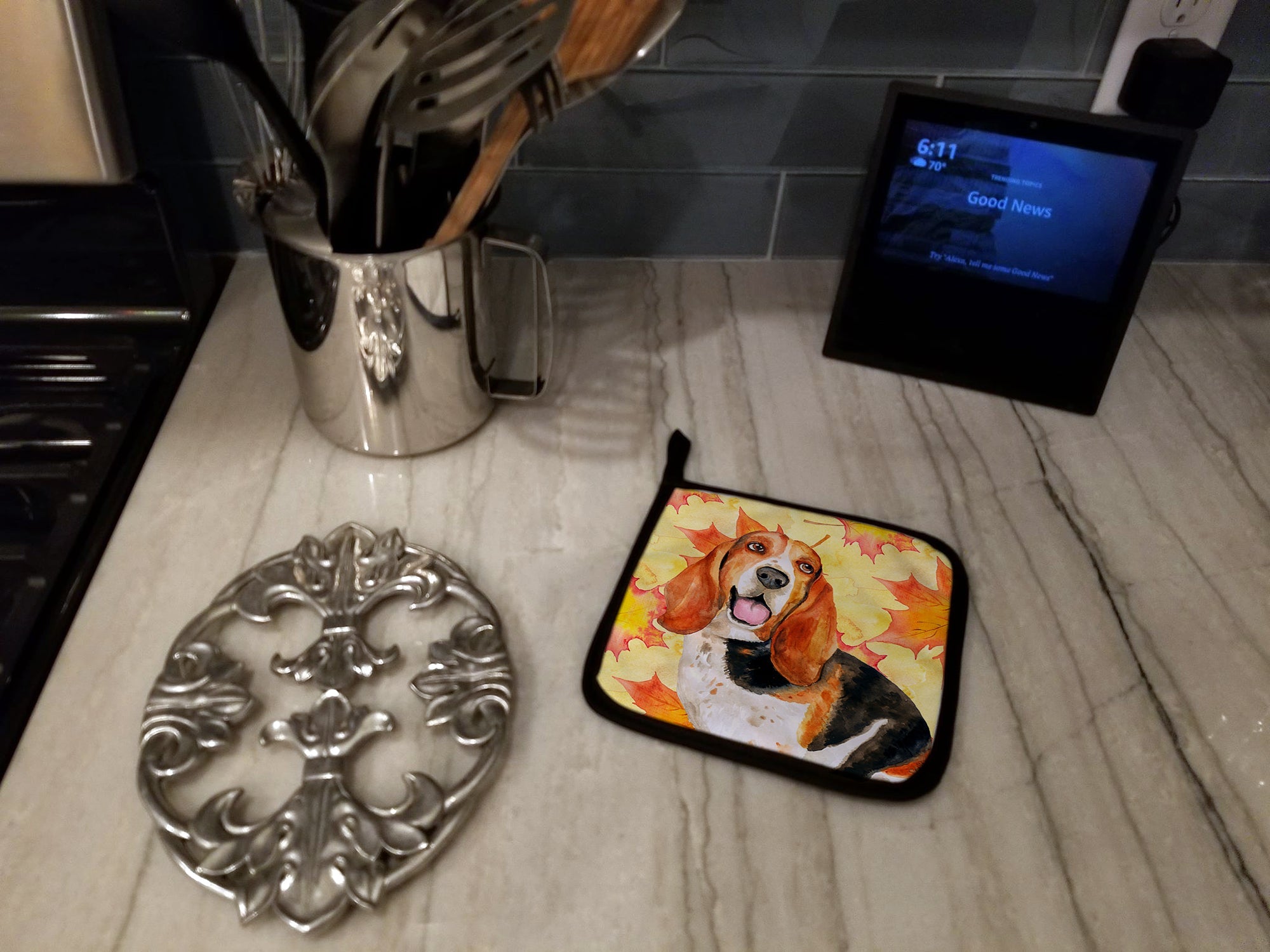 Basset Hound Fall Pot Holder Set of 2 Heat Resistant Quilted Hot Pads 7.5 x 7.5 Inch, Insulated Kitchen Trivets for Cooking & Baking