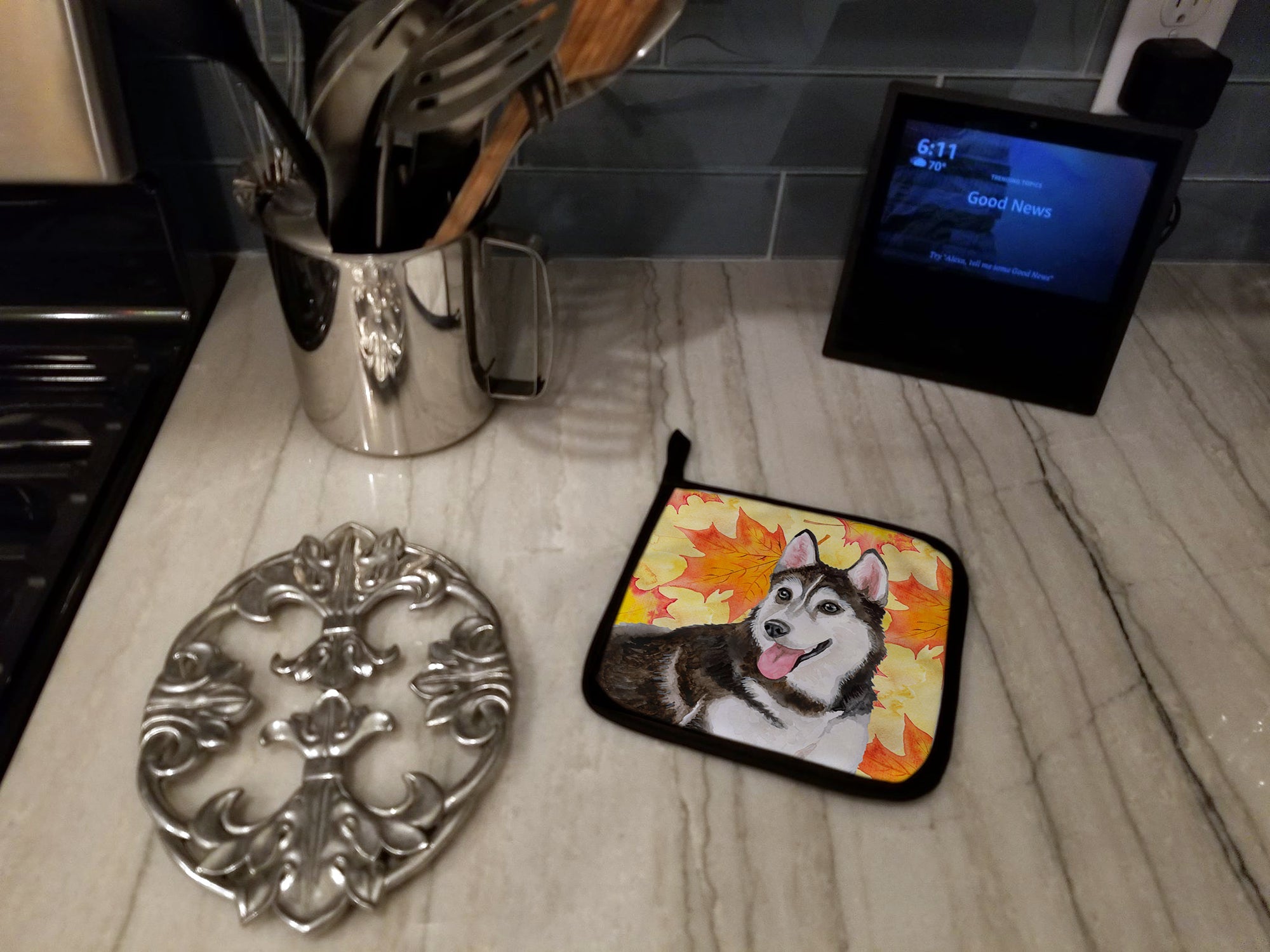 Siberian Husky #2 Fall Pot Holder Set of 2 Heat Resistant Quilted Hot Pads 7.5 x 7.5 Inch, Insulated Kitchen Trivets for Cooking & Baking