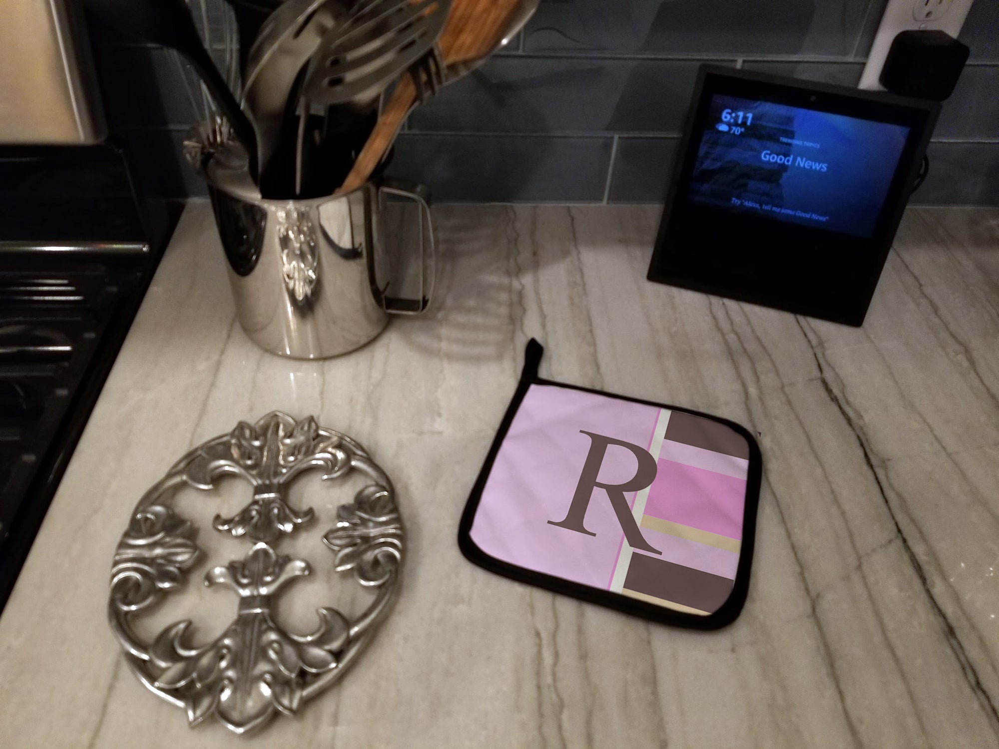Letter R Initial Monogram - Pink Stripes Pot Holder Set of 2 Heat Resistant Quilted Hot Pads 7.5 x 7.5 Inch, Insulated Kitchen Trivets for Cooking & Baking