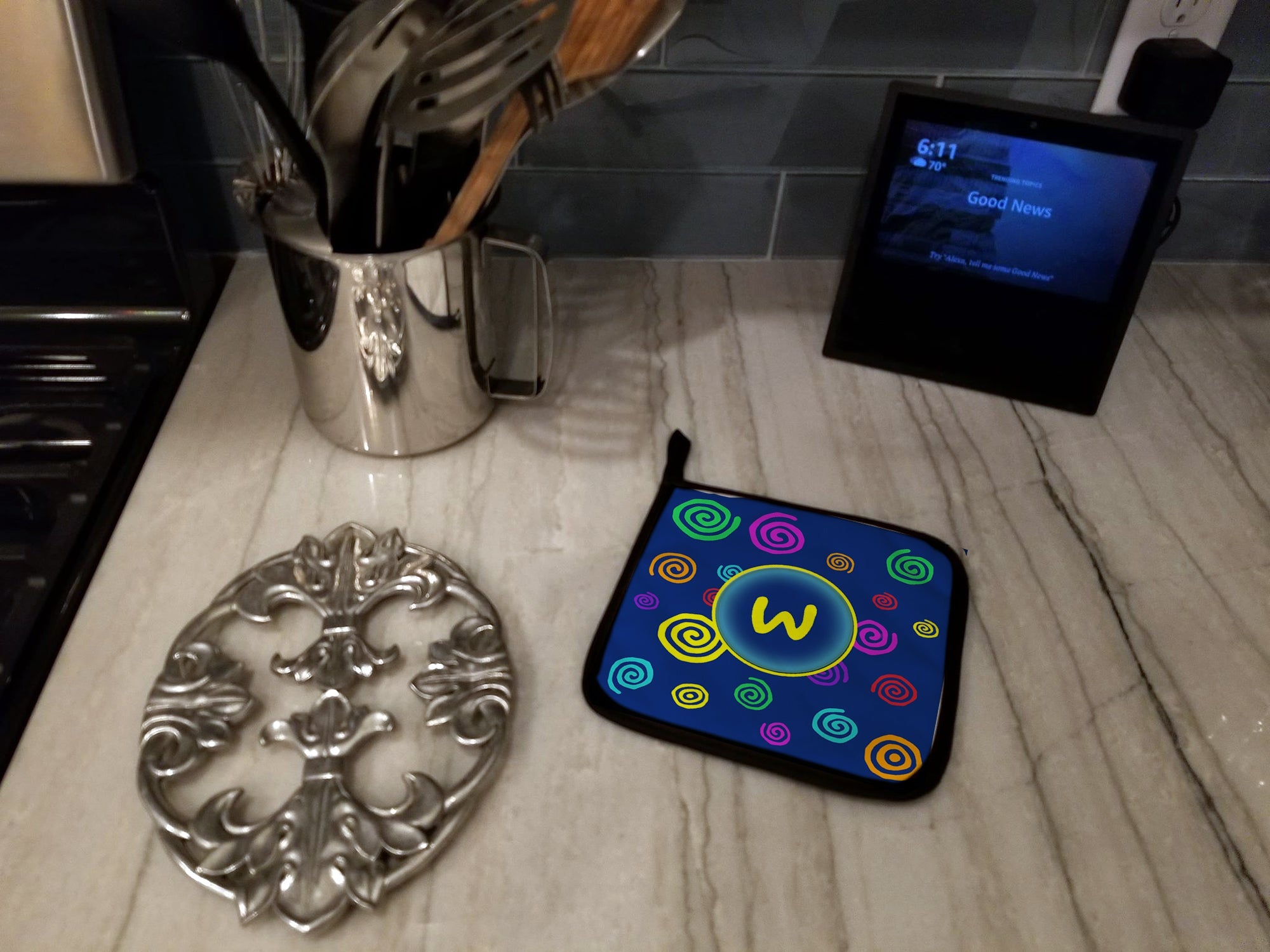 Letter W Initial Monogram - Blue Swirls Pot Holder Set of 2 Heat Resistant Quilted Hot Pads 7.5 x 7.5 Inch, Insulated Kitchen Trivets for Cooking & Baking