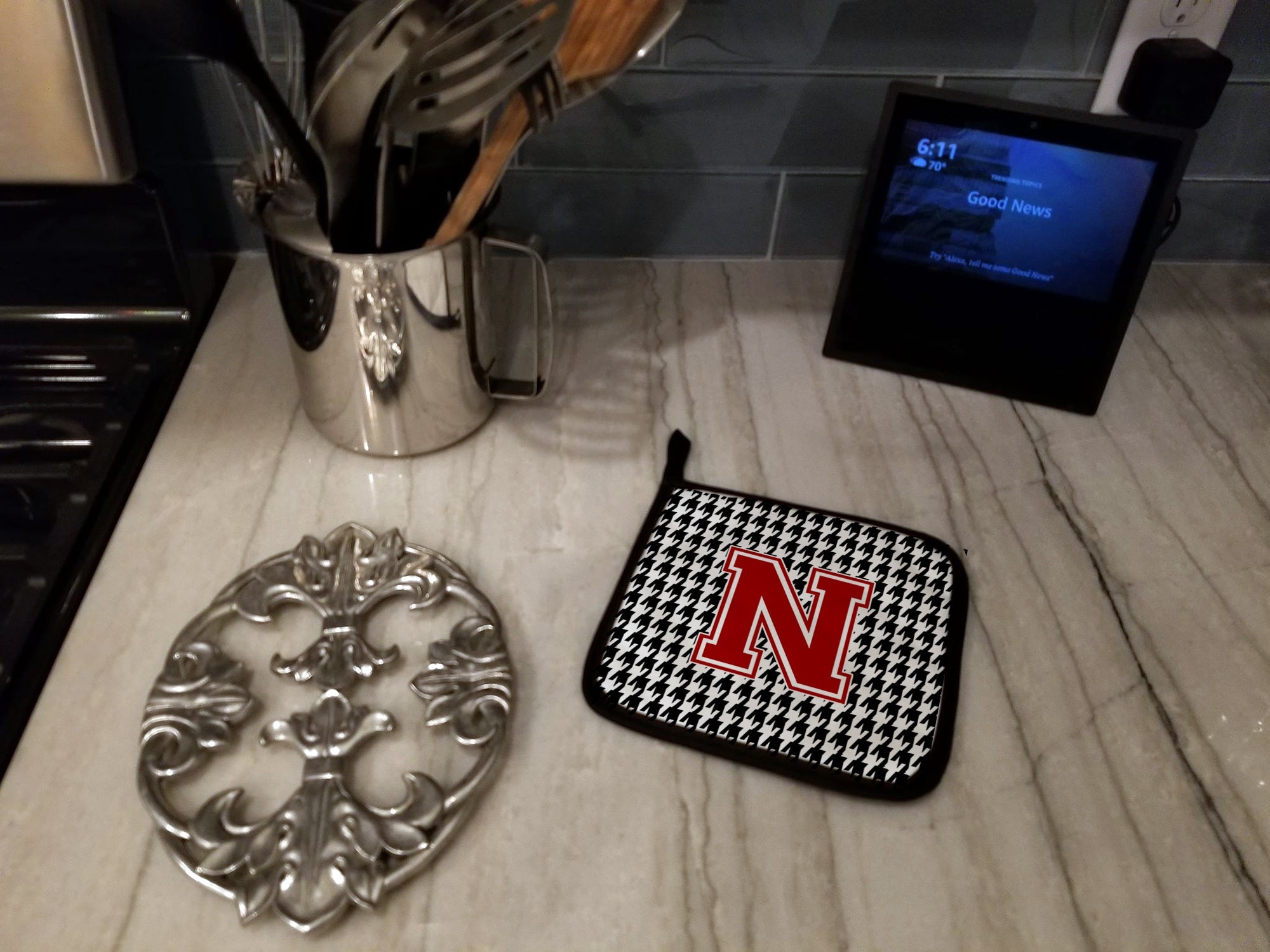 Letter N Monogram - Houndstooth Black Pot Holder Set of 2 Heat Resistant Quilted Hot Pads 7.5 x 7.5 Inch, Insulated Kitchen Trivets for Cooking & Baking
