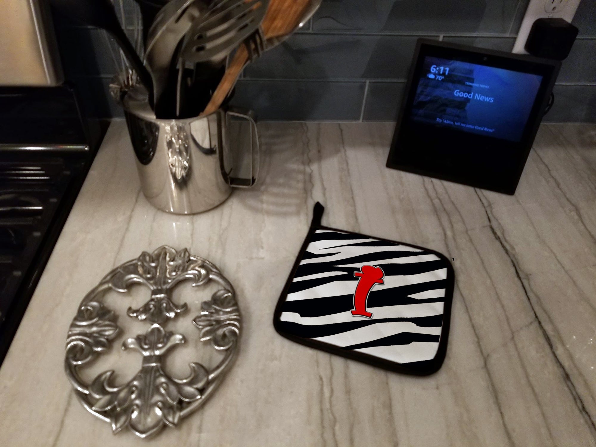 Letter I Initial Monogram - Zebra Red Pot Holder Set of 2 Heat Resistant Quilted Hot Pads 7.5 x 7.5 Inch, Insulated Kitchen Trivets for Cooking & Baking