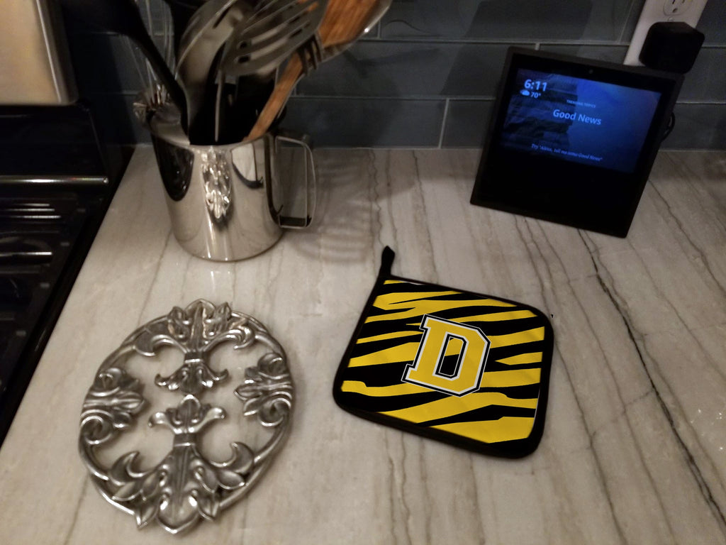 Letter D Initial Tiger Stripe - Black Gold  Pot Holder Set of 2 Heat Resistant Quilted Hot Pads 7.5 x 7.5 Inch, Insulated Kitchen Trivets for Cooking & Baking