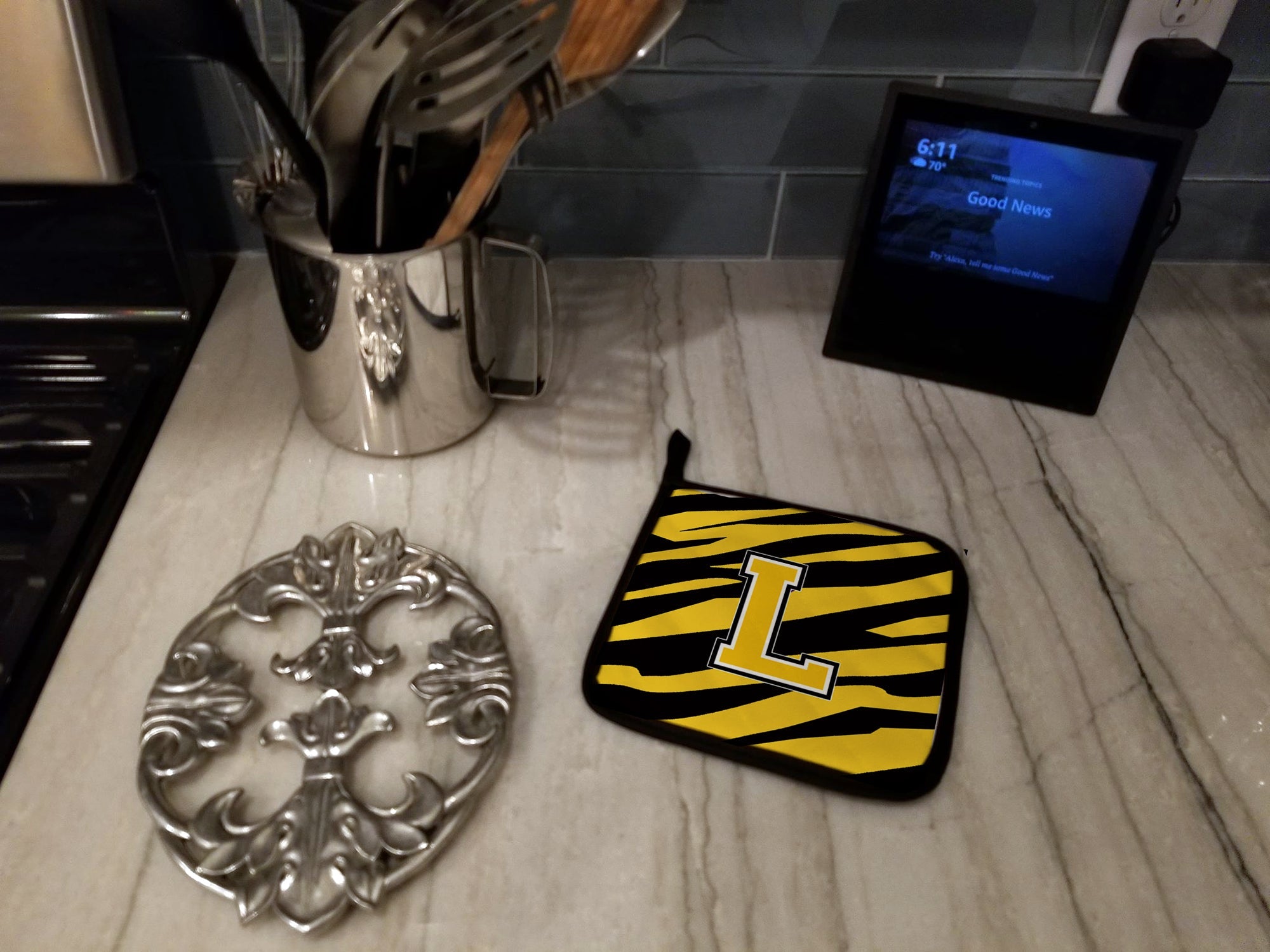 Letter L Initial Tiger Stripe - Black Gold  Pot Holder Set of 2 Heat Resistant Quilted Hot Pads 7.5 x 7.5 Inch, Insulated Kitchen Trivets for Cooking & Baking
